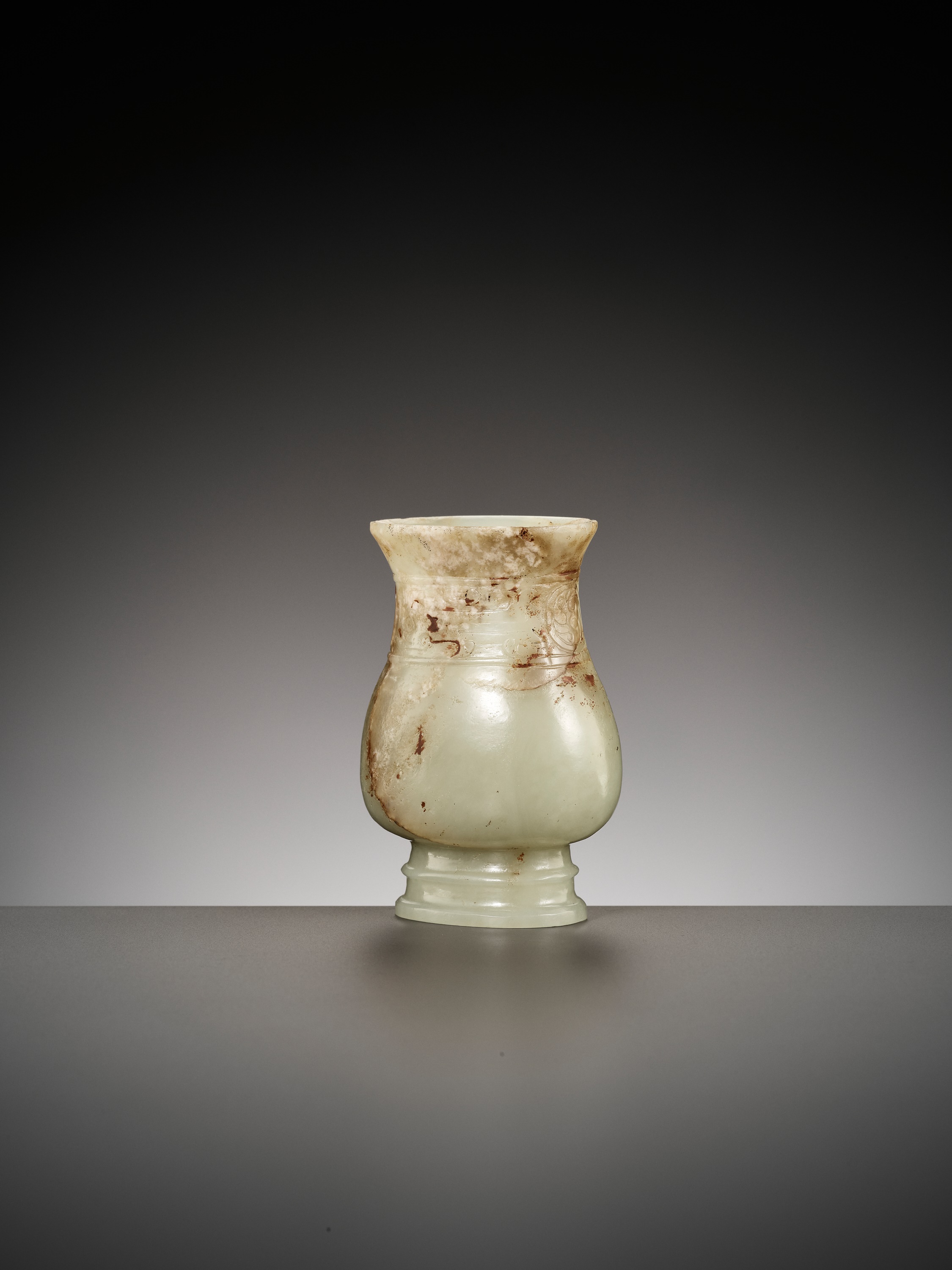 A RARE ARCHAISTIC 'SHANG BRONZE IMITATION' JADE VESSEL, ZHI, LATE SONG TO EARLY MING DYNASTY - Image 12 of 19