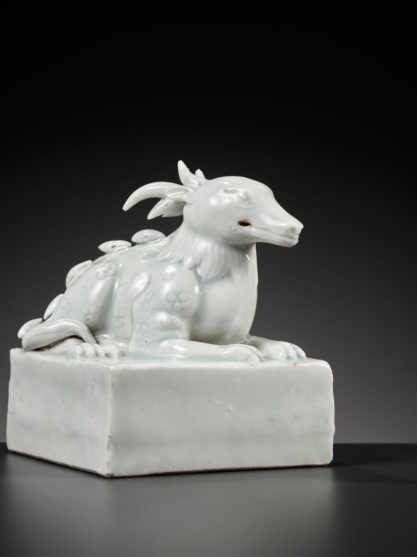 A RARE QINGBAI-GLAZED 'MYTHICAL DEER' SEAL, EARLY QING DYNASTY - Image 2 of 14