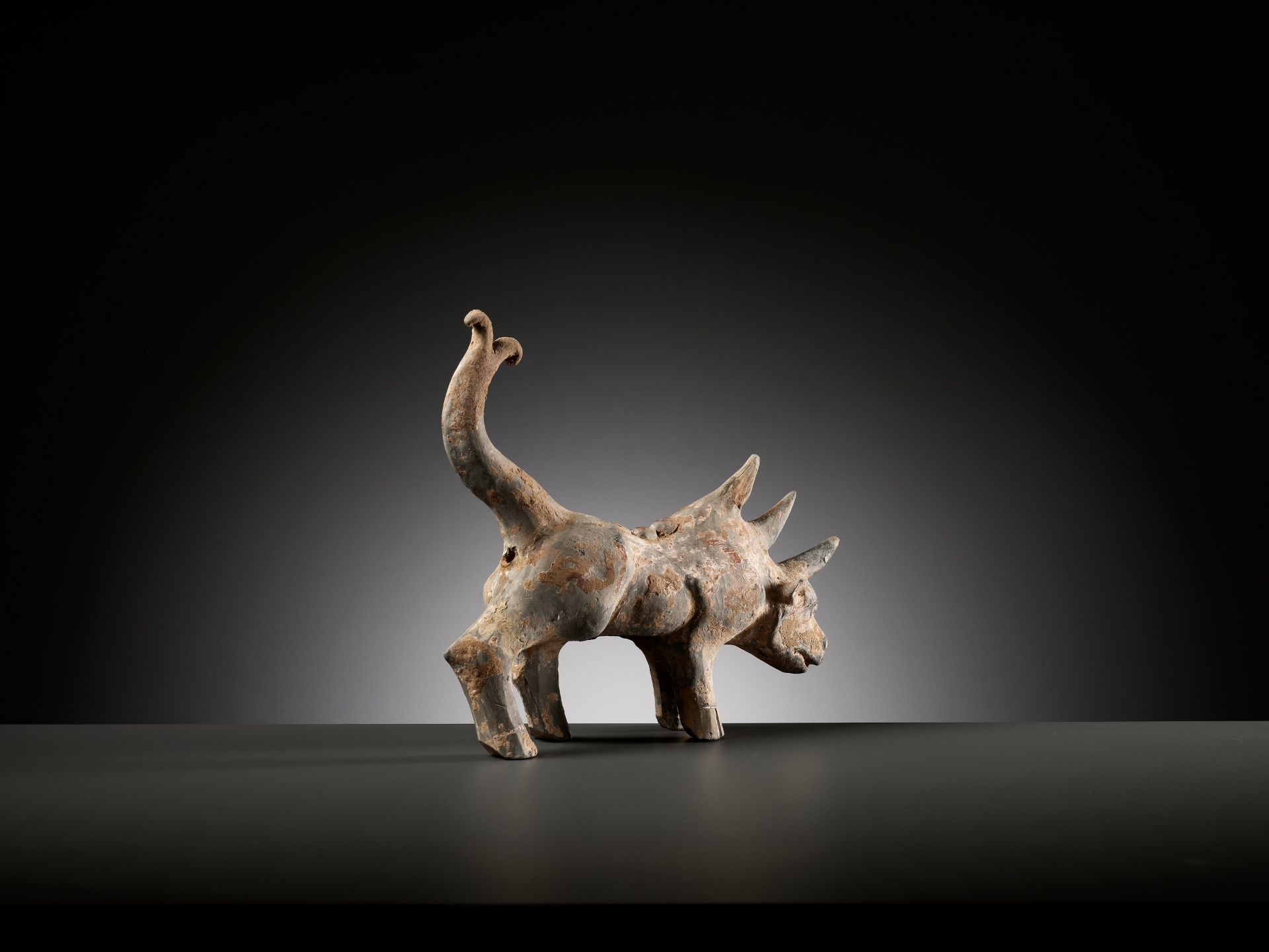 A PAINTED GRAY POTTERY FIGURE OF A TRICORN, HAN DYNASTY - Image 10 of 12