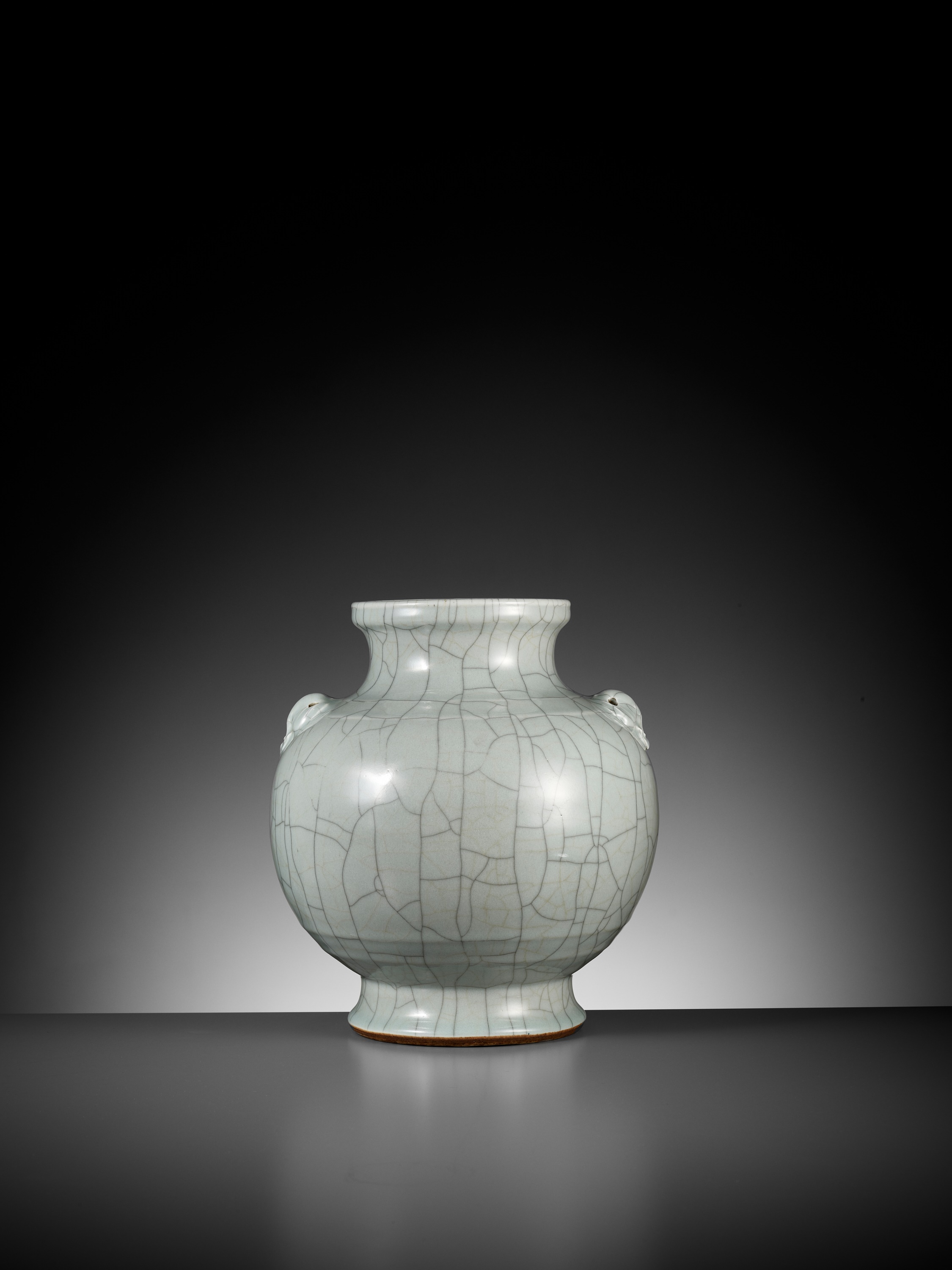 A GE-TYPE VASE, HU, QIANLONG MARK AND PROBABLY OF THE PERIOD - Image 8 of 11