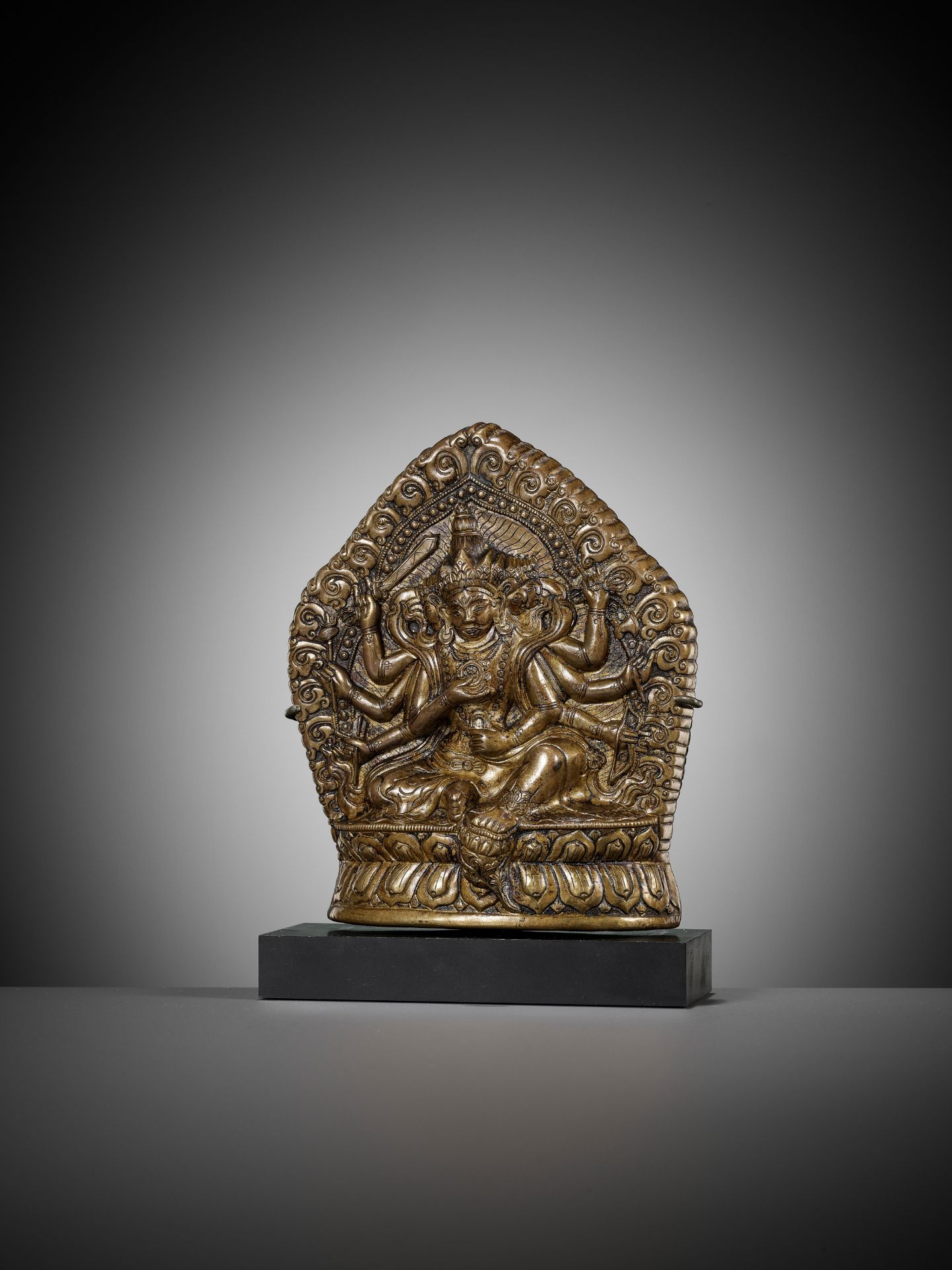 A COPPER ALLOY REPOUSSE PLAQUE OF A 'PANCHA RAKSHA' PROTECTOR GODDESS - Image 4 of 10