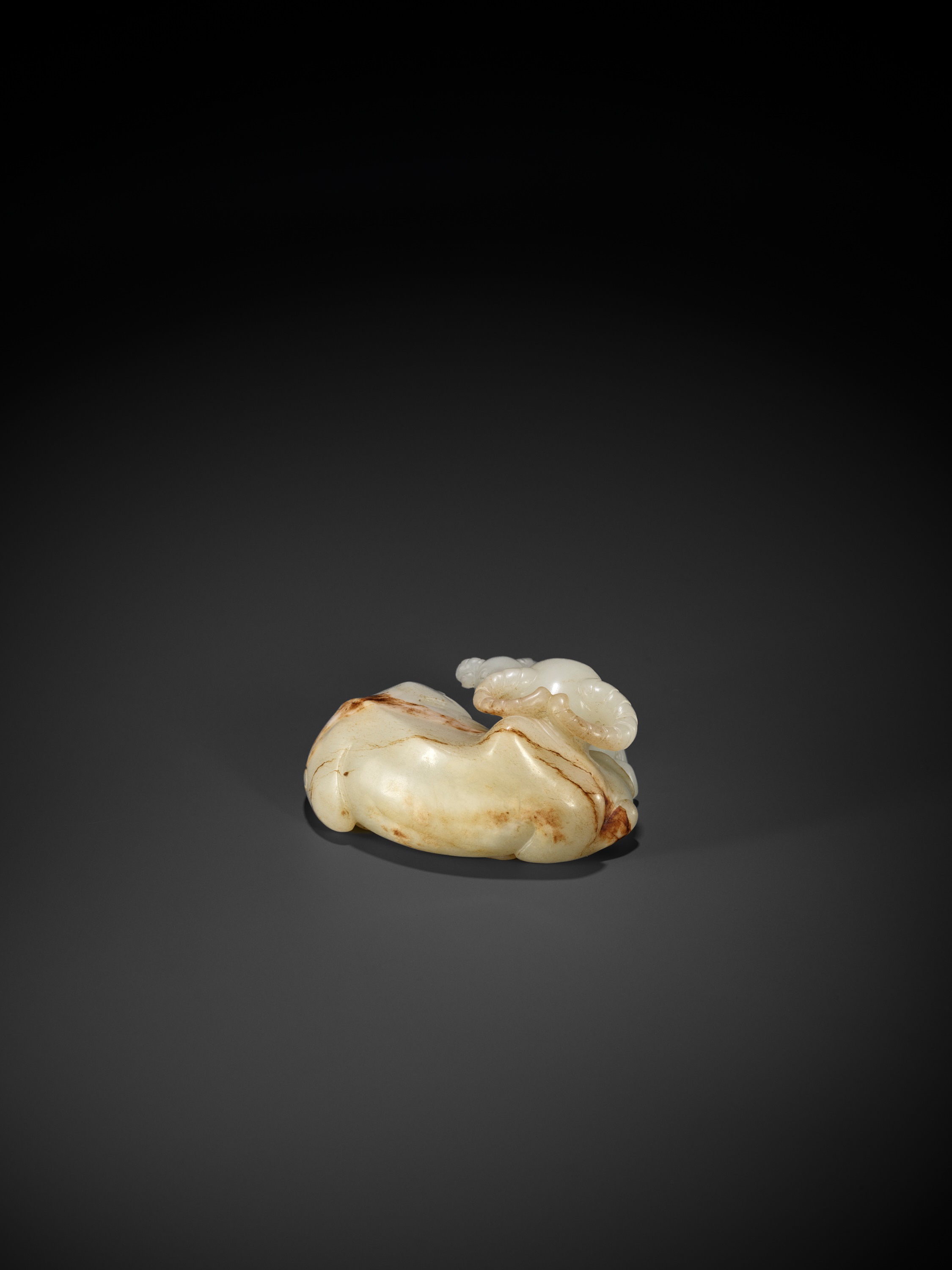 A WHITE AND RUSSET JADE GROUP OF A WATER BUFFALO AND A CALF, 18TH - 19TH CENTURY - Image 9 of 10