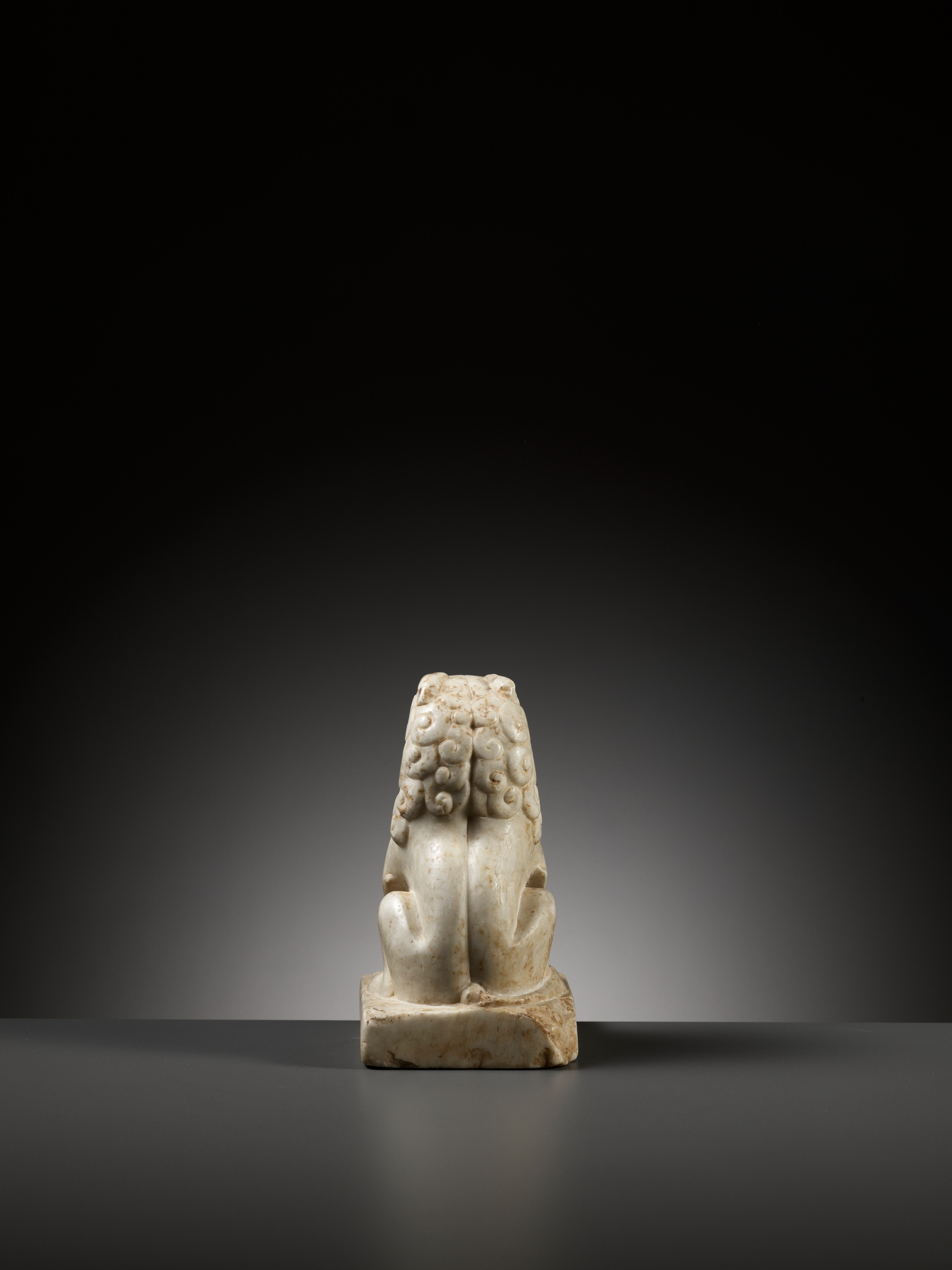 A SMALL WHITE MARBLE FIGURE OF A LION, TANG DYNASTY - Image 7 of 17