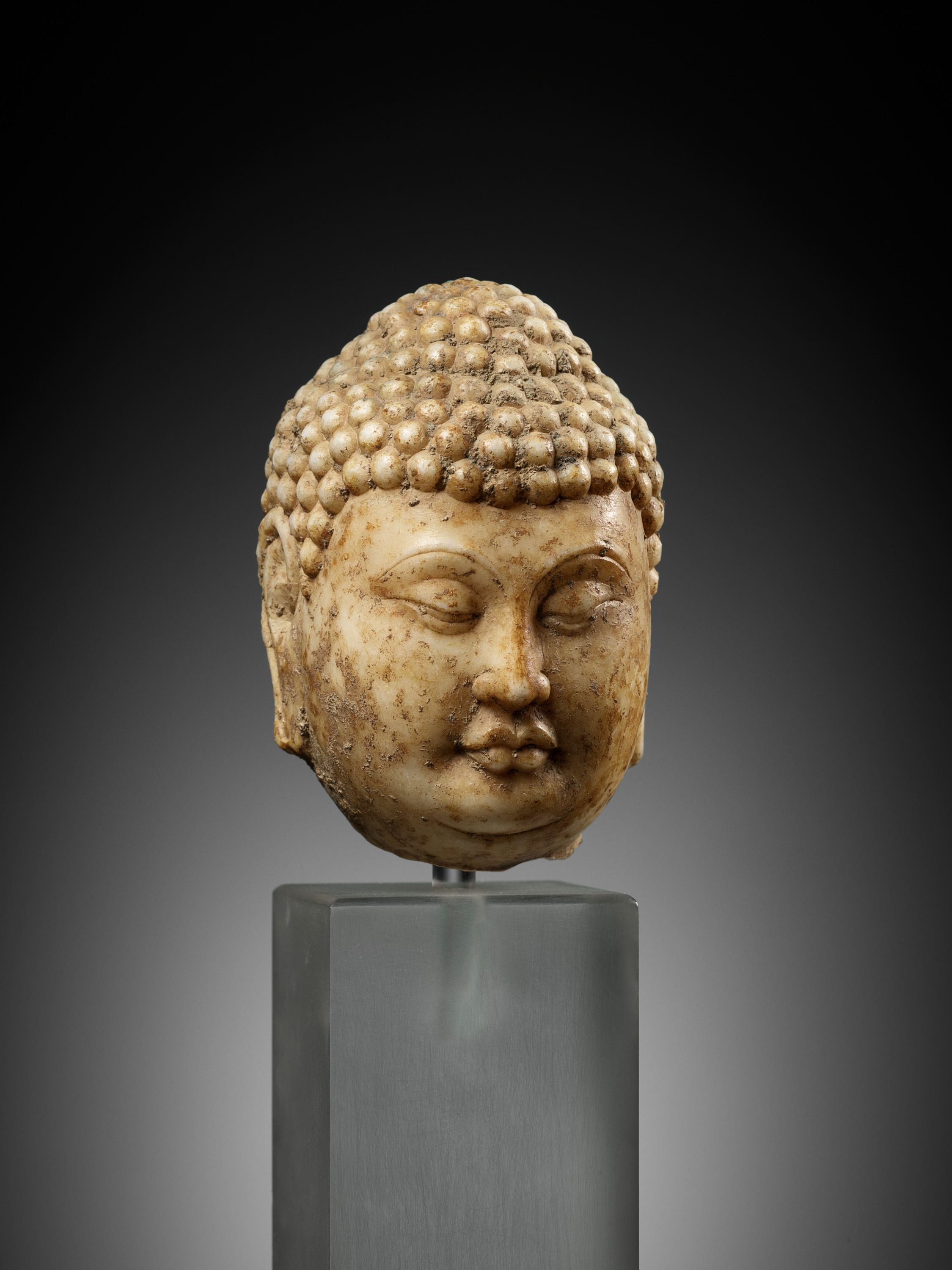 A MARBLE HEAD OF BUDDHA, TANG DYNASTY - Image 16 of 17