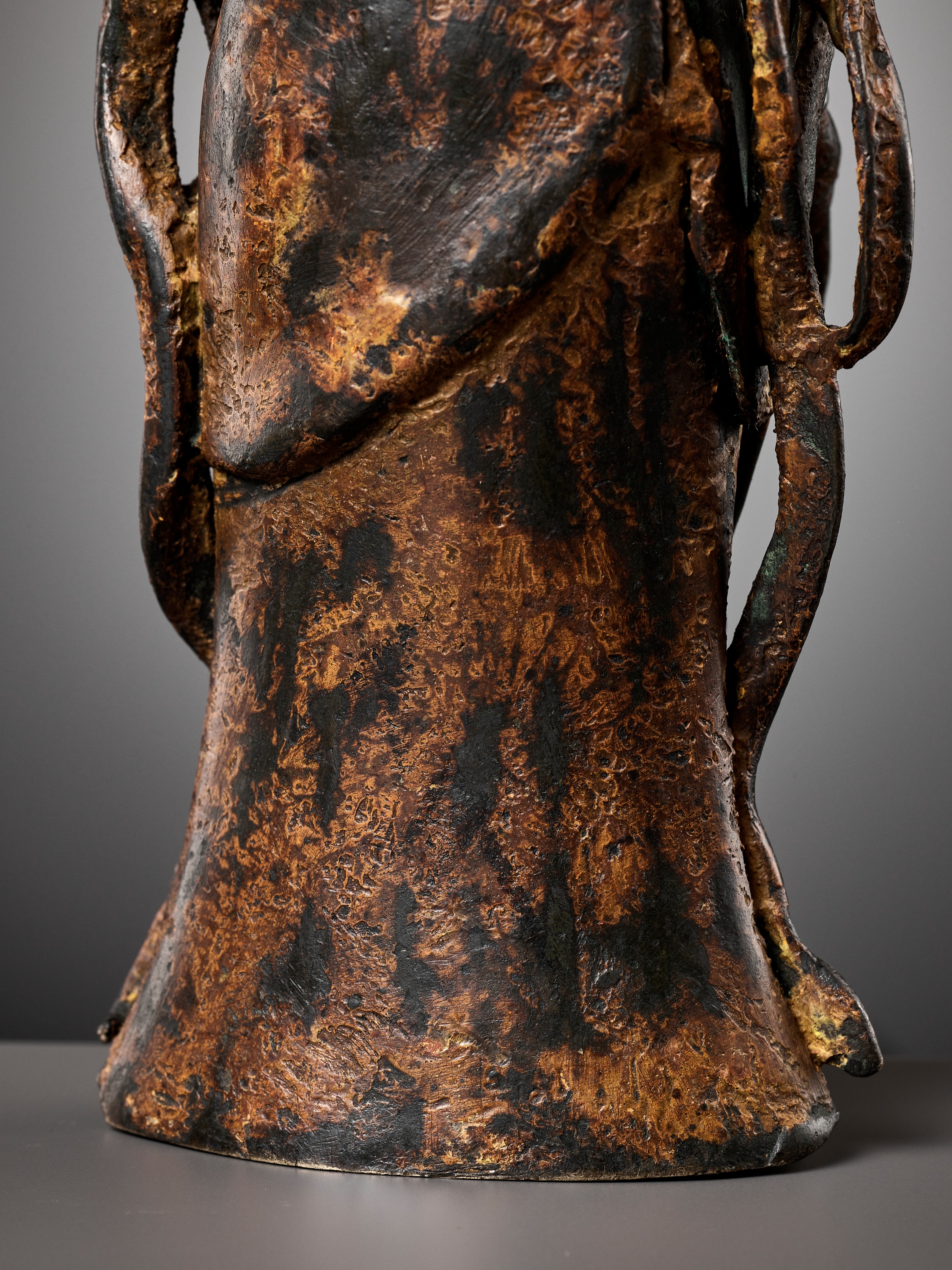 AN EXCEEDINGLY RARE BRONZE FIGURE OF GUANYIN, DALI KINGDOM, 12TH - MID-13TH CENTURY - Image 9 of 20