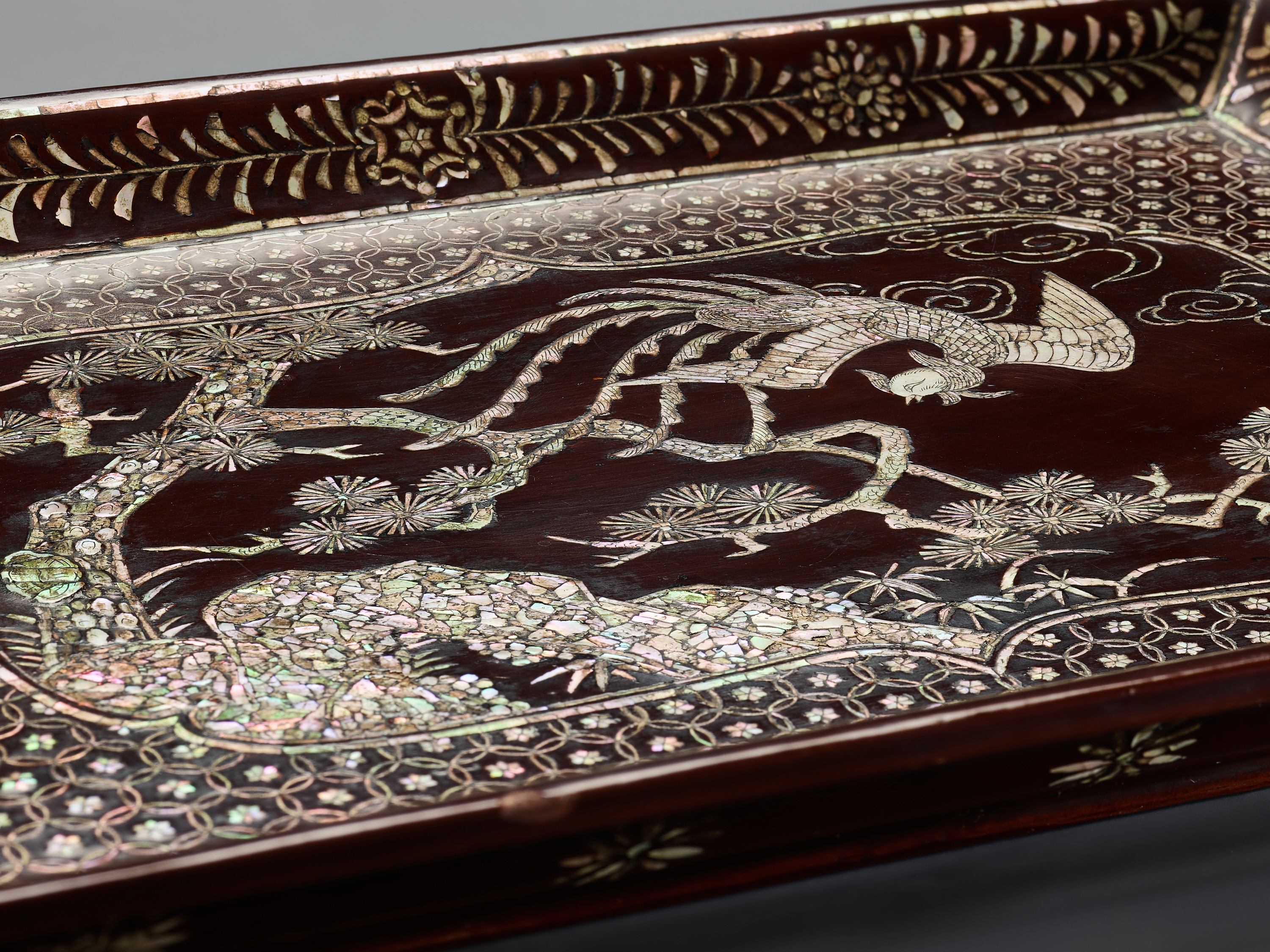 A RARE INLAID LACQUER 'PHOENIX' TRAY, MING DYNASTY - Image 5 of 8