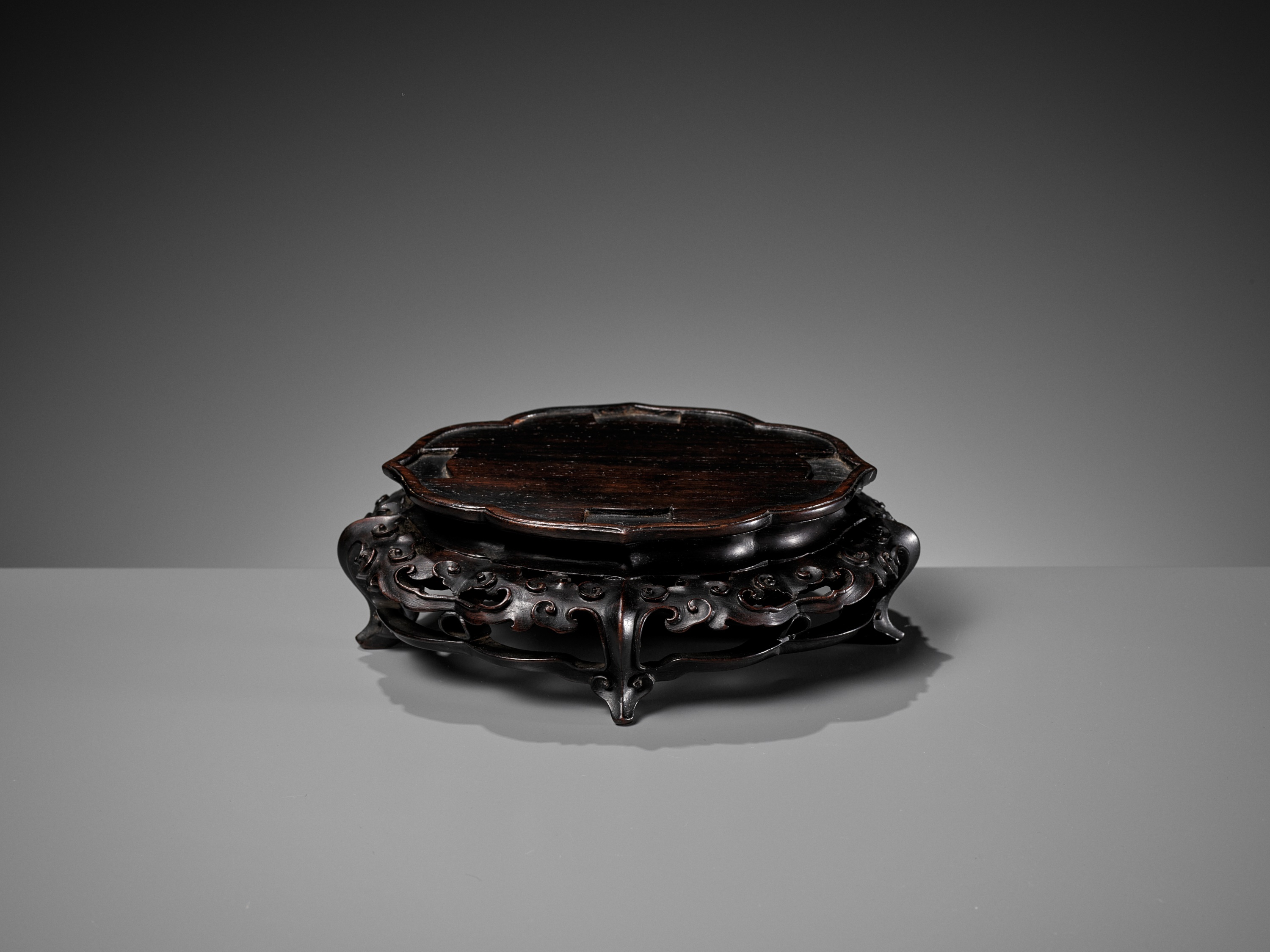 A CHICKEN BONE JADE 'DOUBLE FISH' MARRIAGE BOWL, 17TH-18TH CENTURY - Image 15 of 16