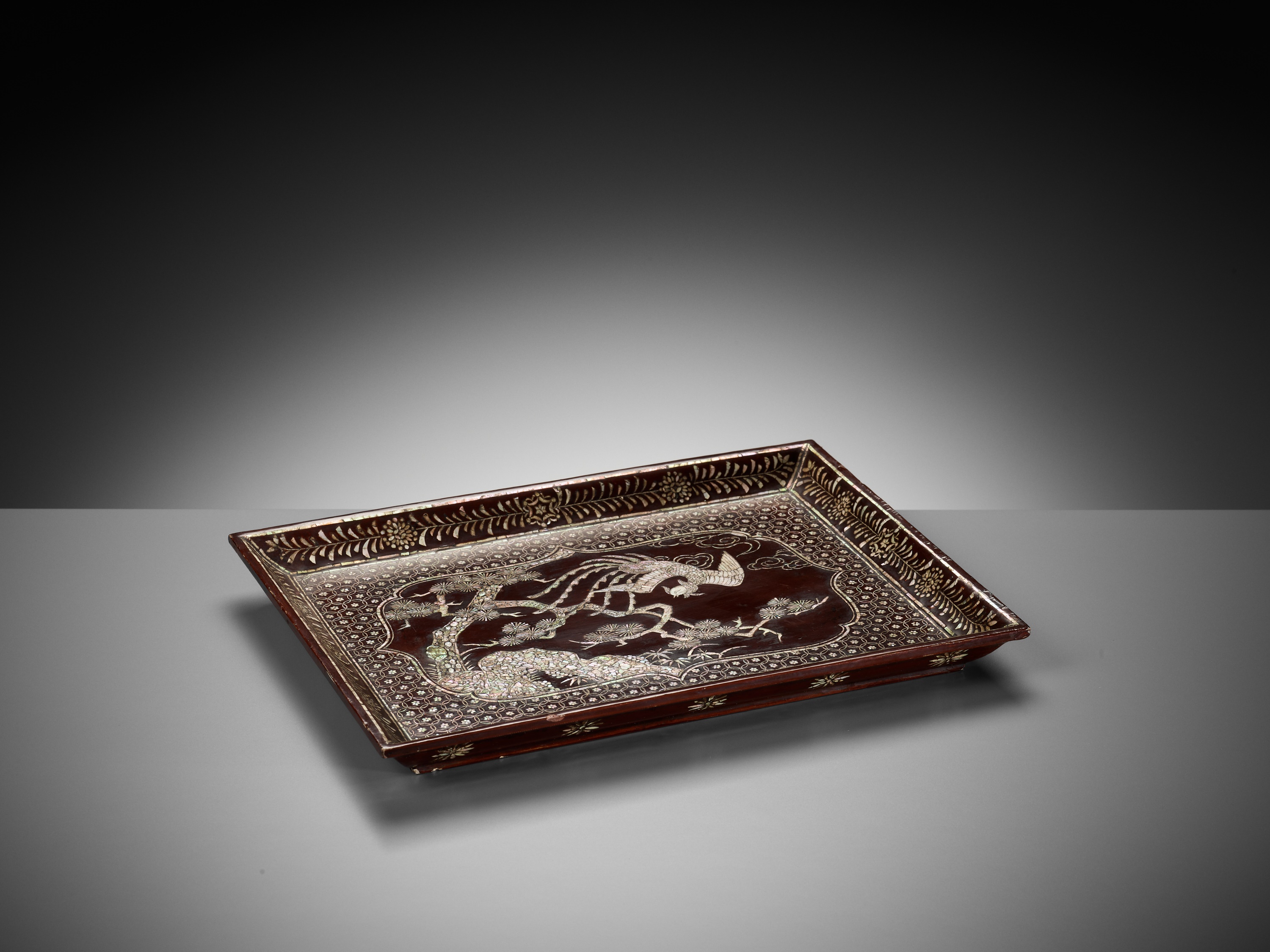 A RARE INLAID LACQUER 'PHOENIX' TRAY, MING DYNASTY - Image 2 of 8