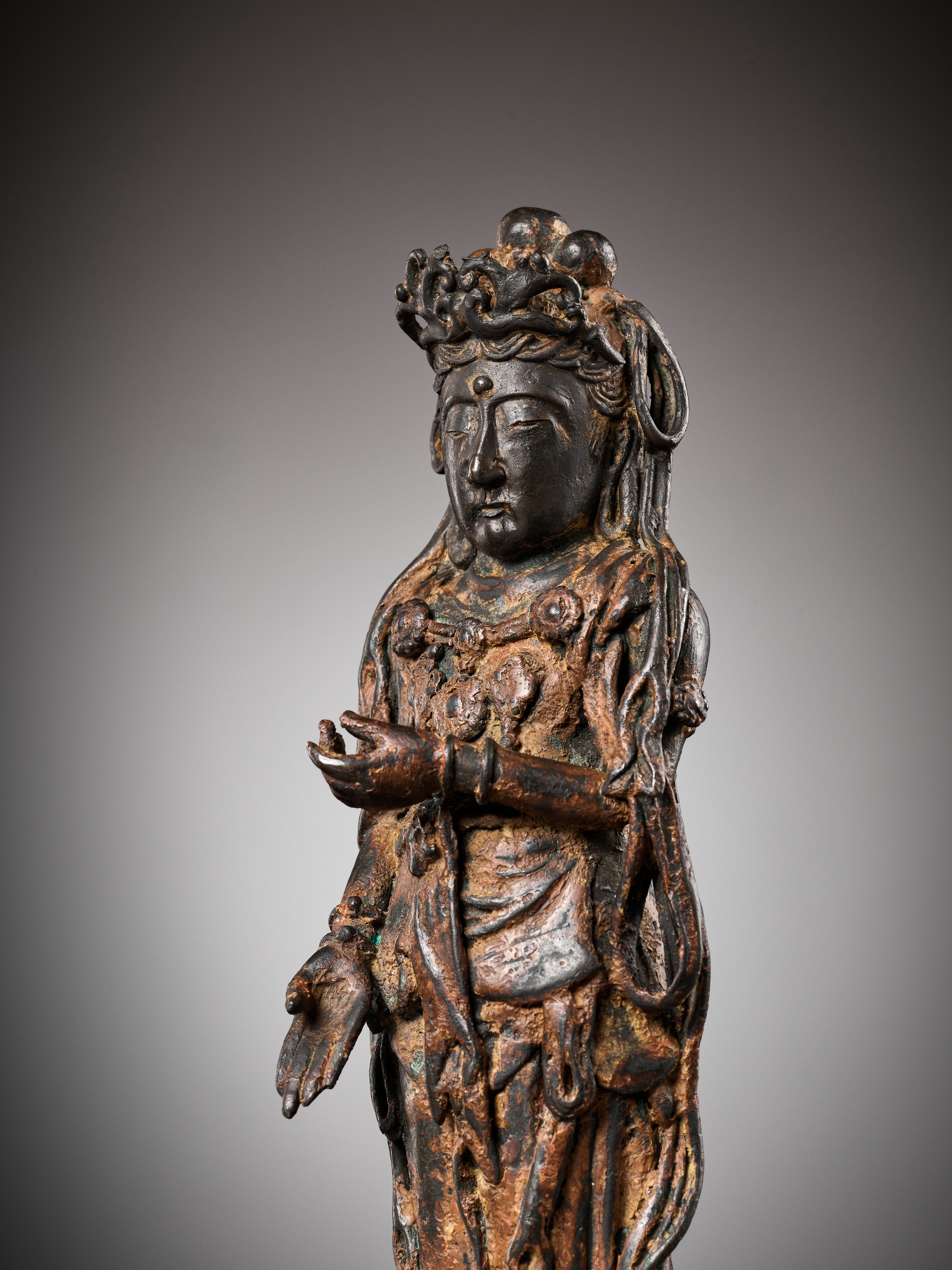 AN EXCEEDINGLY RARE BRONZE FIGURE OF GUANYIN, DALI KINGDOM, 12TH - MID-13TH CENTURY - Image 12 of 20