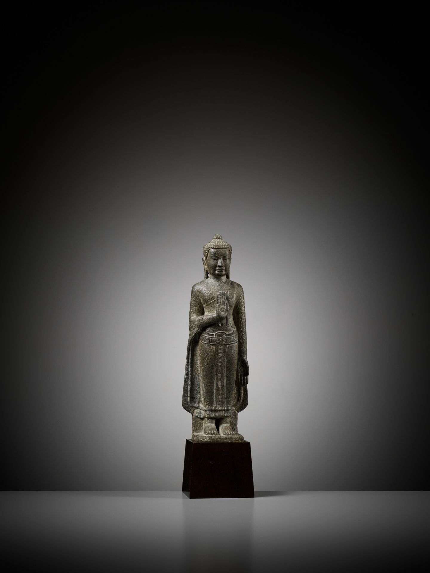 A SANDSTONE FIGURE OF STANDING BUDDHA - Image 11 of 15