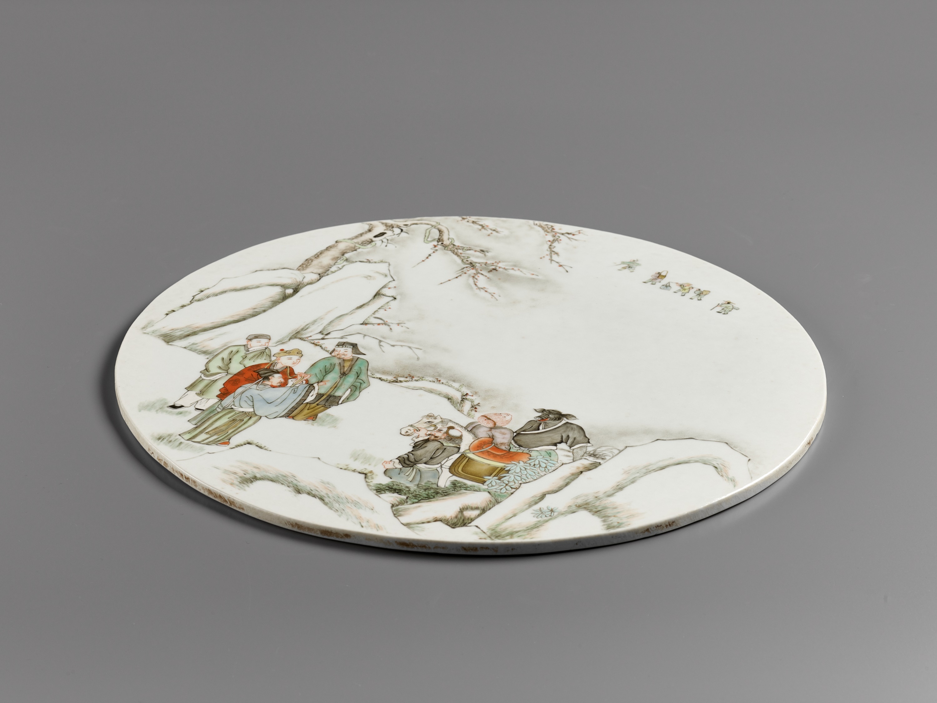 A FINELY DETAILED 'JOURNEY TO THE WEST' FAMILLE ROSE PORCELAIN PLAQUE, QING DYNASTY - Image 6 of 7