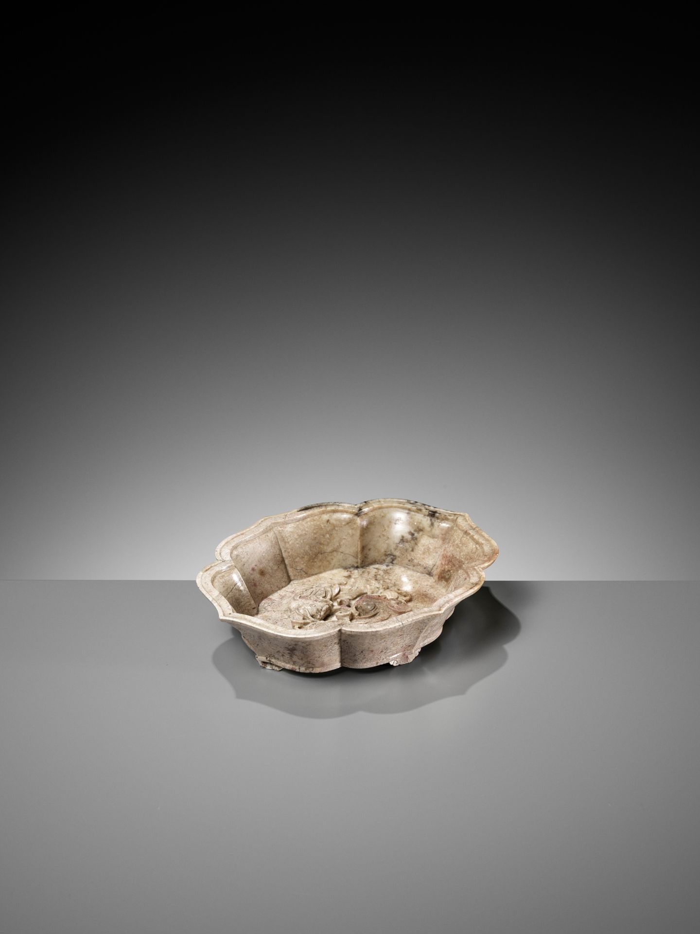 A CHICKEN BONE JADE 'DOUBLE FISH' MARRIAGE BOWL, 17TH-18TH CENTURY - Image 10 of 16