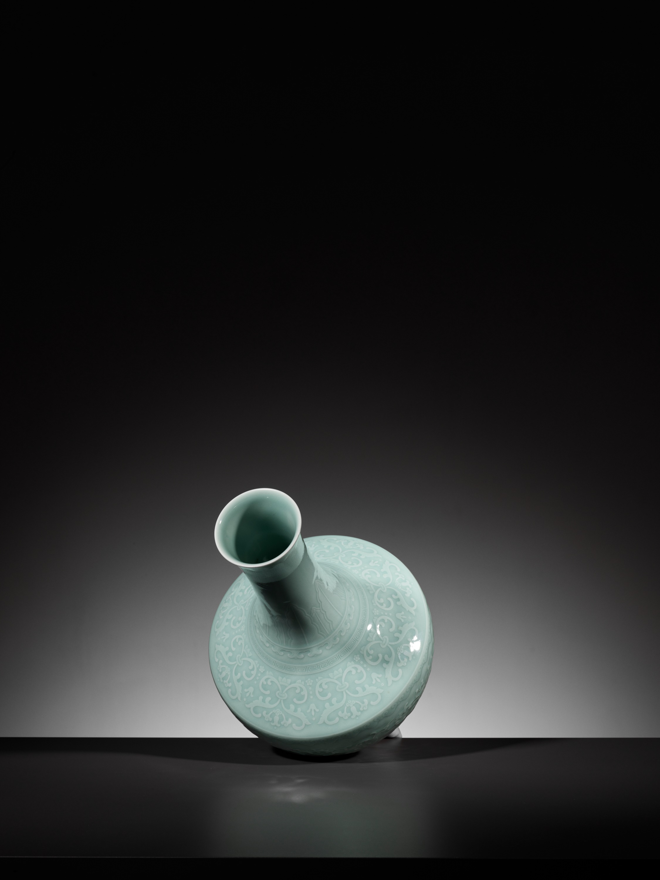 A CARVED CELADON-GLAZED 'LOTUS' VASE, QIANLONG MARK AND PERIOD - Image 17 of 22
