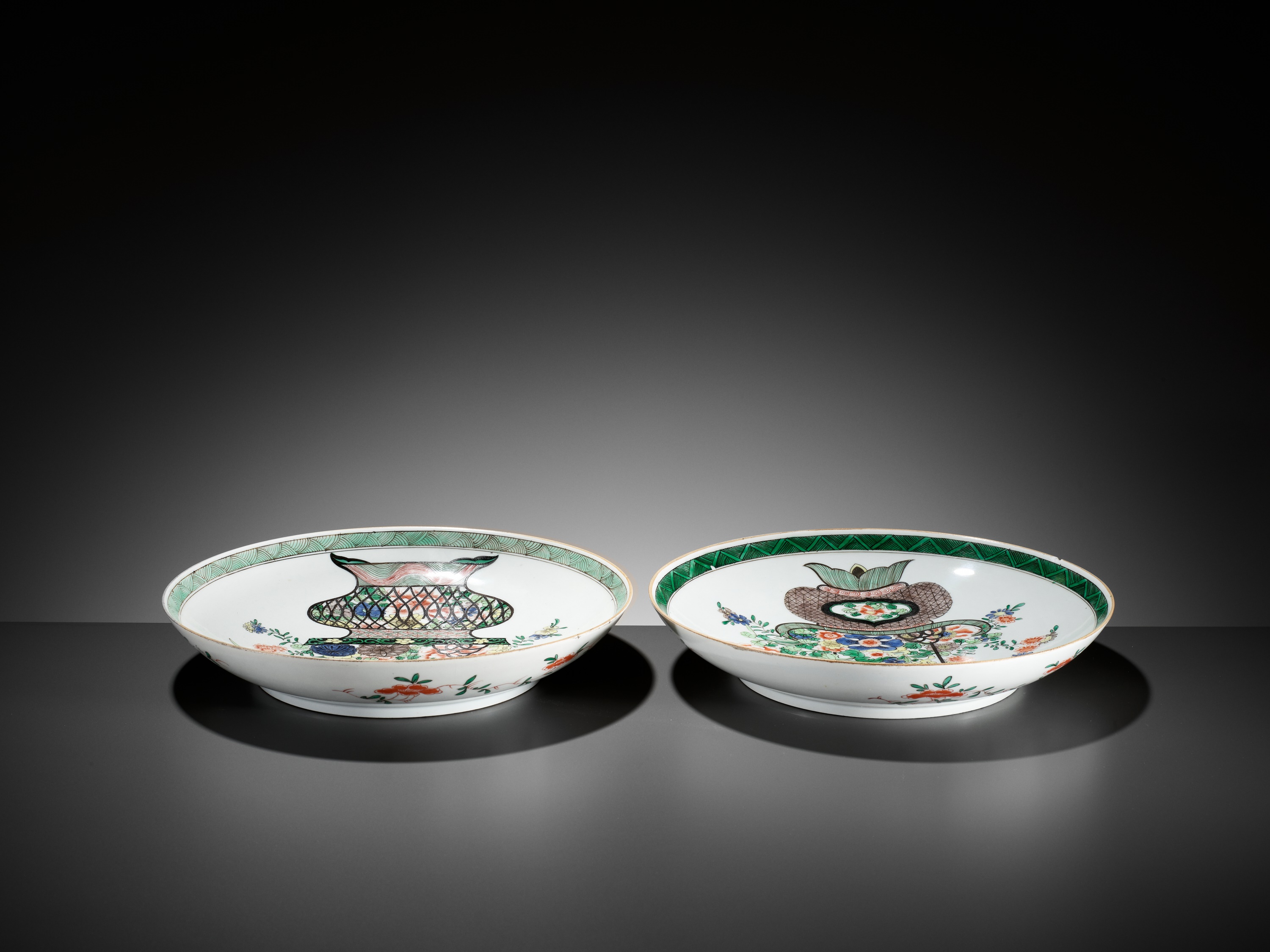 TWO FAMILLE VERTE 'FLOWER BASKET' DISHES, QING DYNASTY - Image 3 of 8