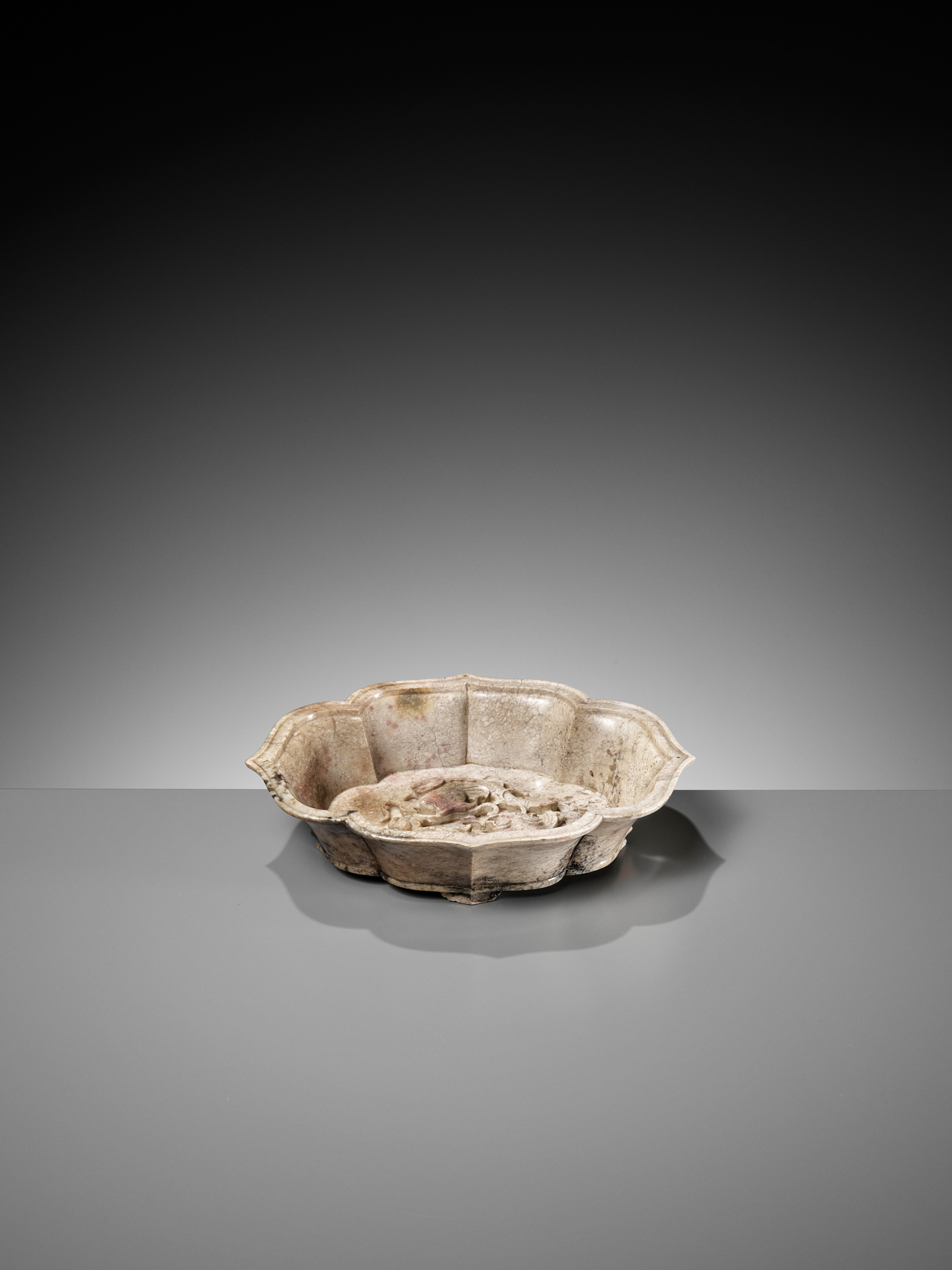 A CHICKEN BONE JADE 'DOUBLE FISH' MARRIAGE BOWL, 17TH-18TH CENTURY - Image 8 of 16