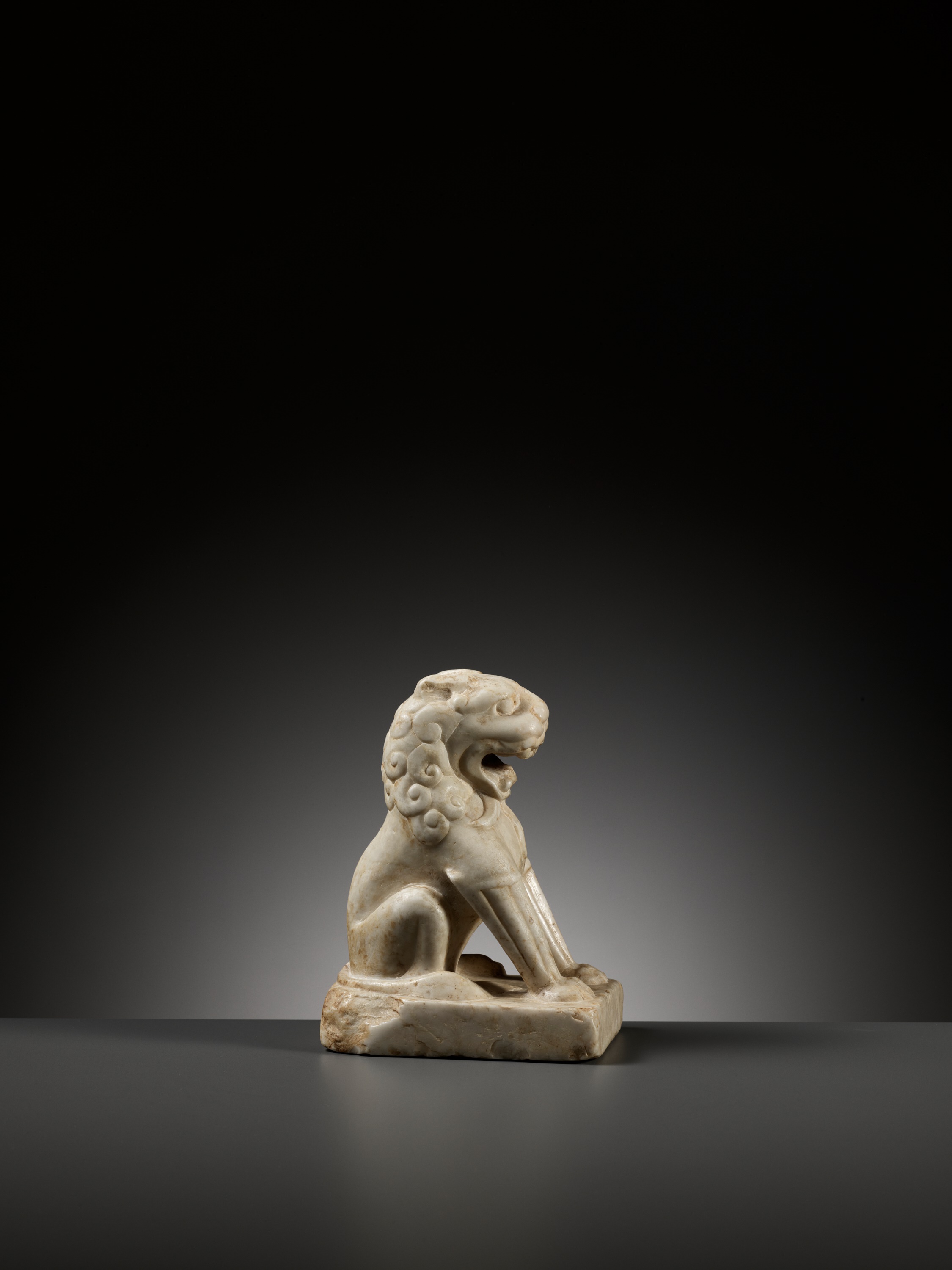 A SMALL WHITE MARBLE FIGURE OF A LION, TANG DYNASTY - Image 11 of 17