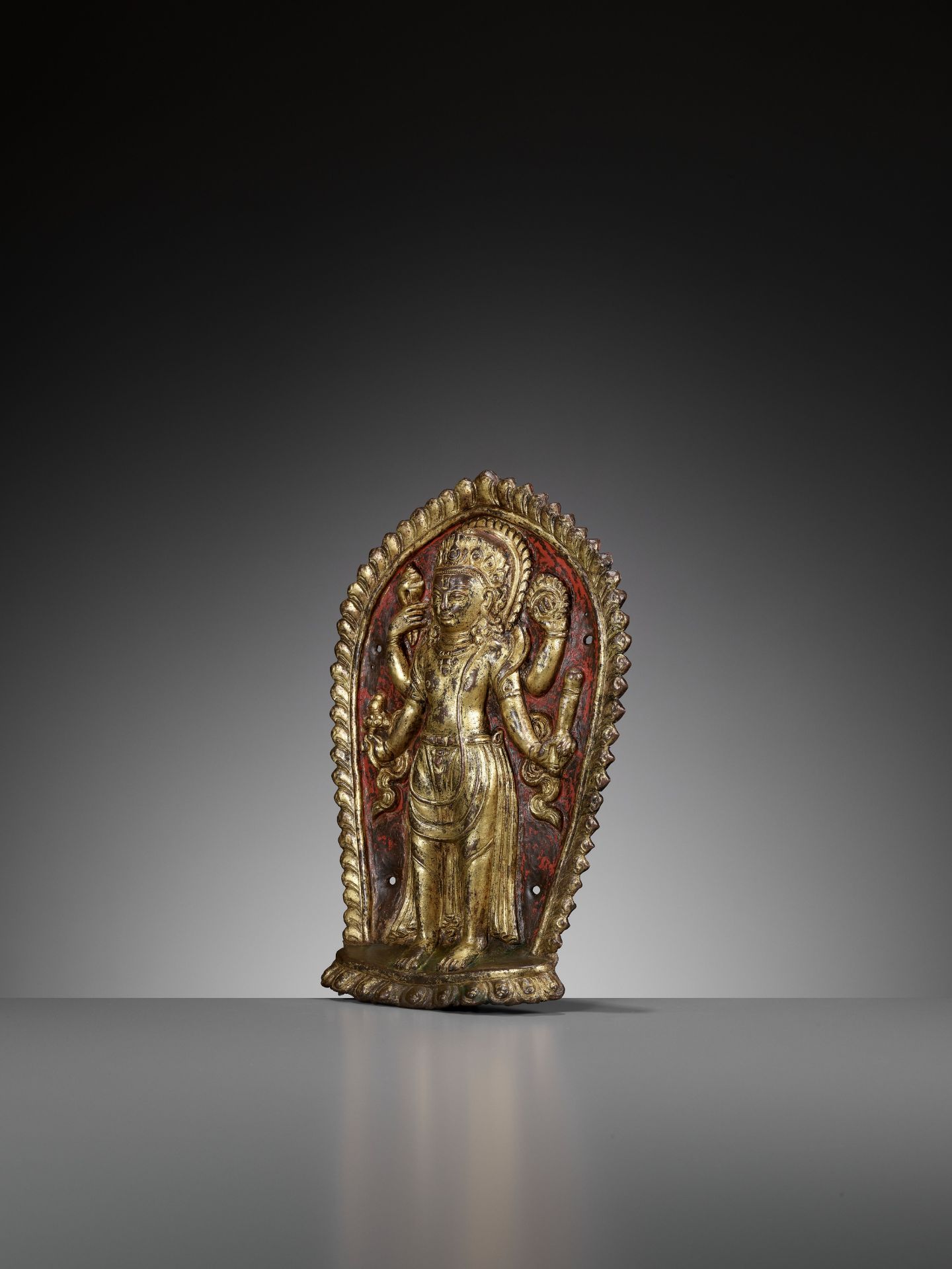 A GILT COPPER REPOUSSE PLAQUE OF VISHNU, 16TH-17TH CENTURY - Image 7 of 11