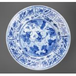 A LARGE BLUE AND WHITE 'HUNTING SCENE' DISH, KANGXI PERIOD