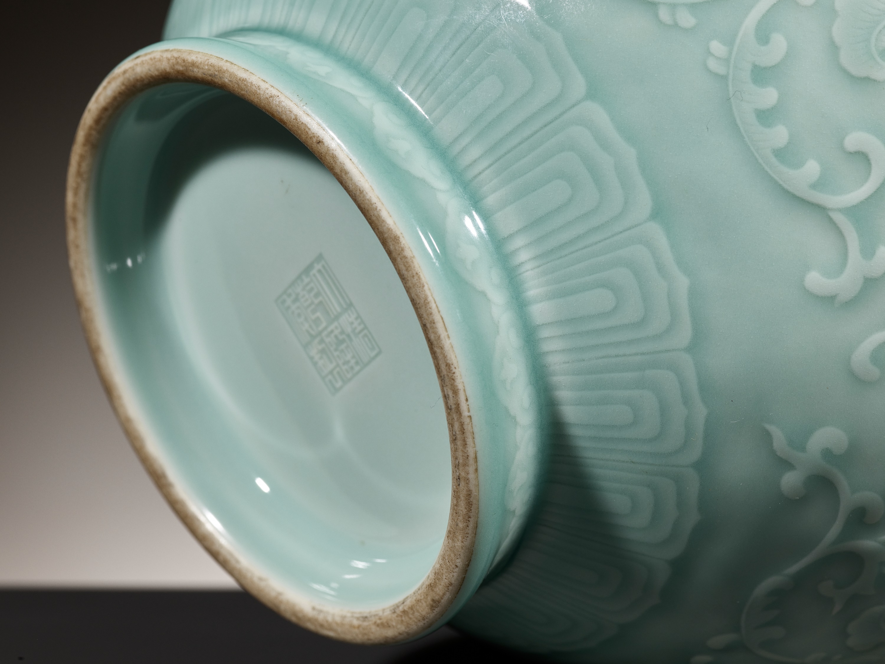 A CARVED CELADON-GLAZED 'LOTUS' VASE, QIANLONG MARK AND PERIOD - Image 6 of 22