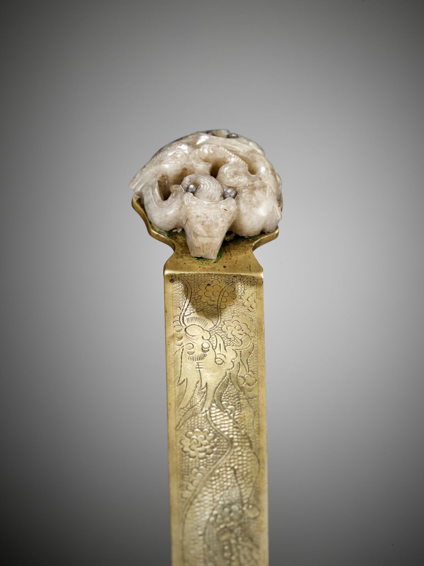 A CELADON JADE 'CHILONG' ORNAMENT, YUAN TO MING DYNASTY - Image 8 of 9