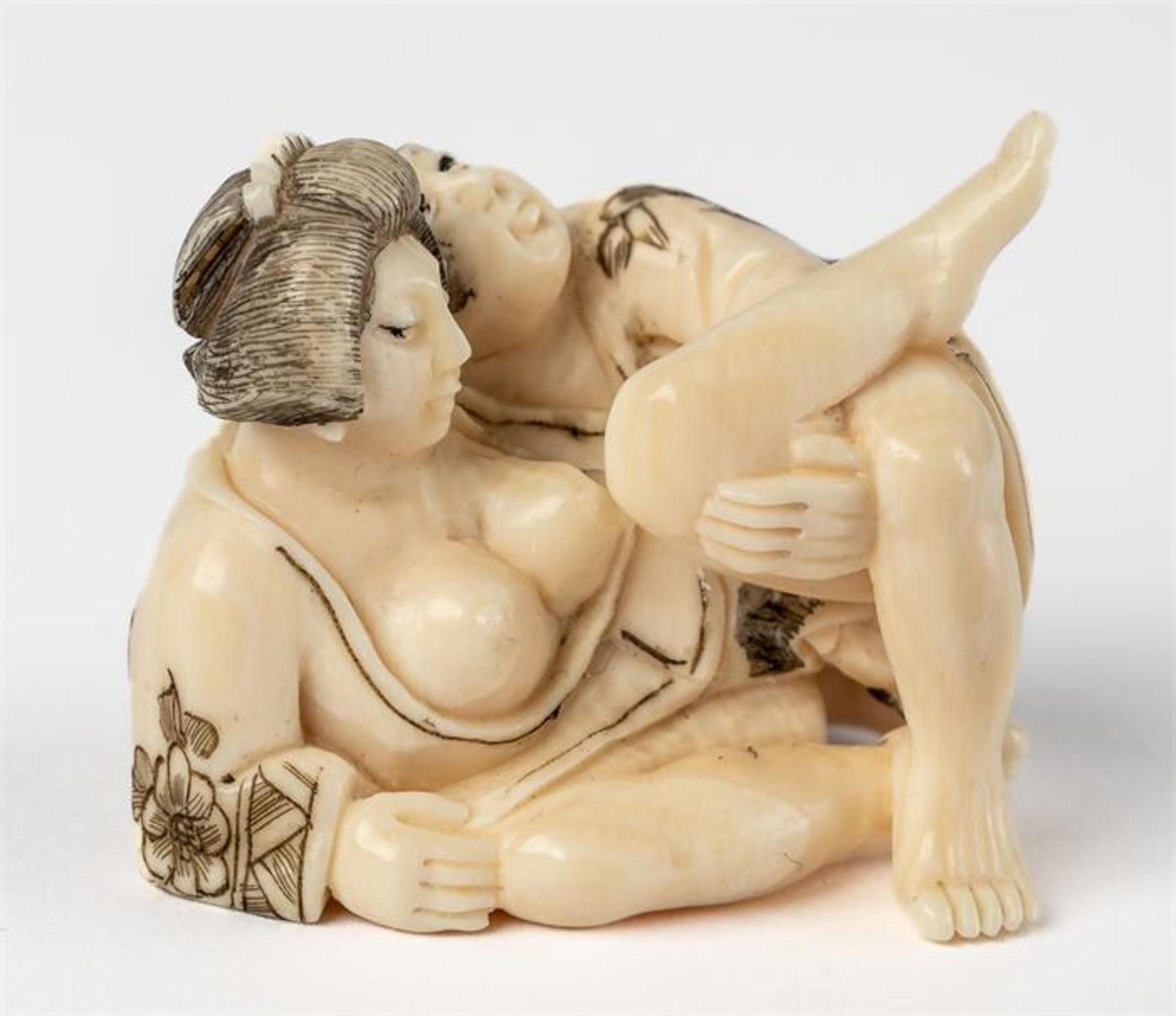 NETSUKE MIT EROTISCHER SZENE