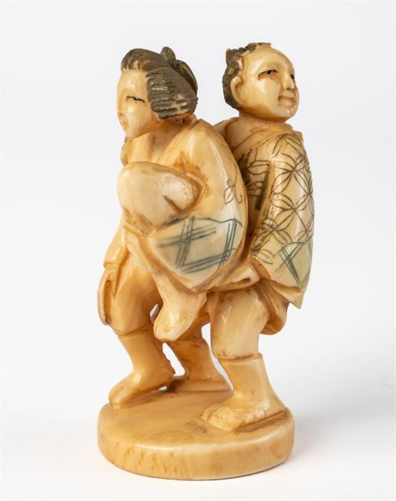 NETSUKE MIT EROTISCHER SZENE