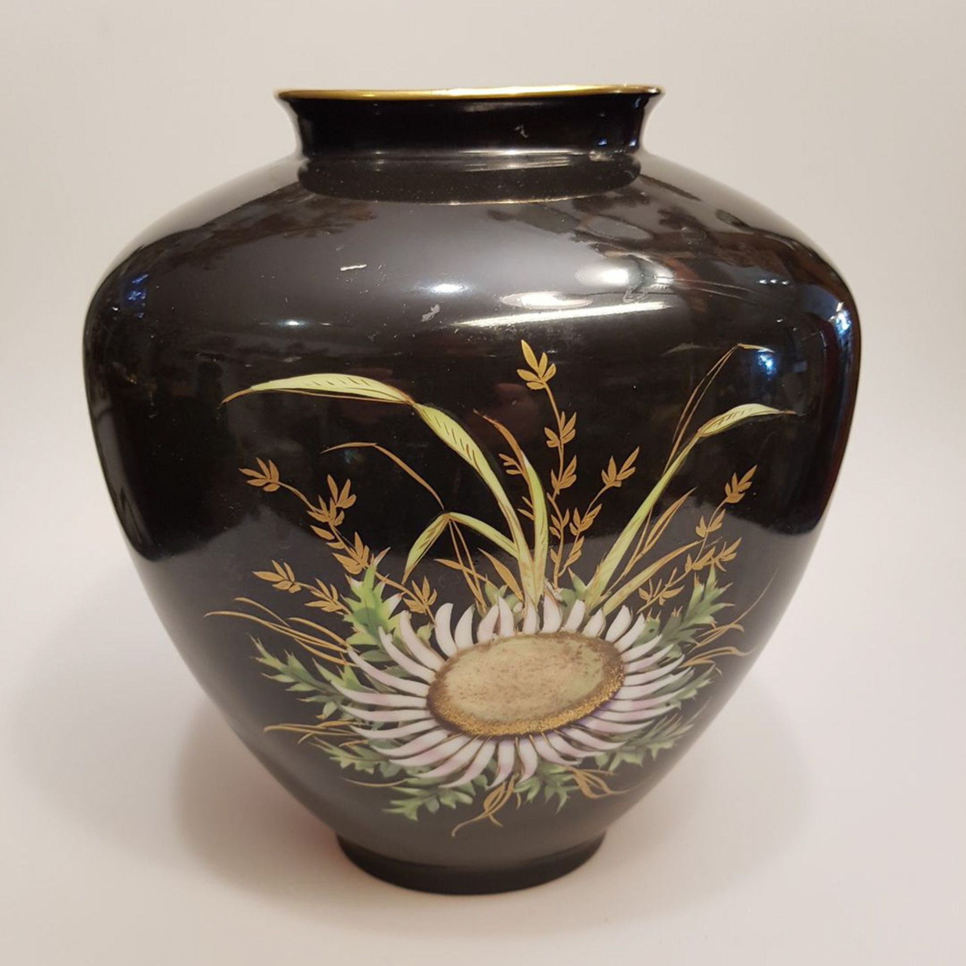 Vase schwarz Porzellan mit Disteln, H: 18 cm, beideseitig handbemalt - Bild 2 aus 3