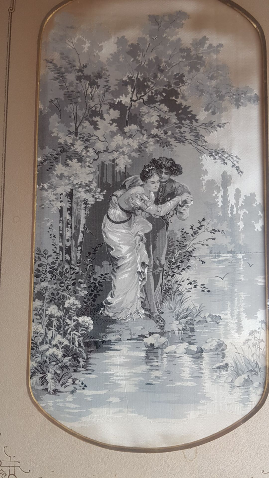 Seltenes Seiden - Bild, gewebt, 56 x 38,5 cm, "schwieriger Übergang ", um 1900 - Bild 2 aus 3