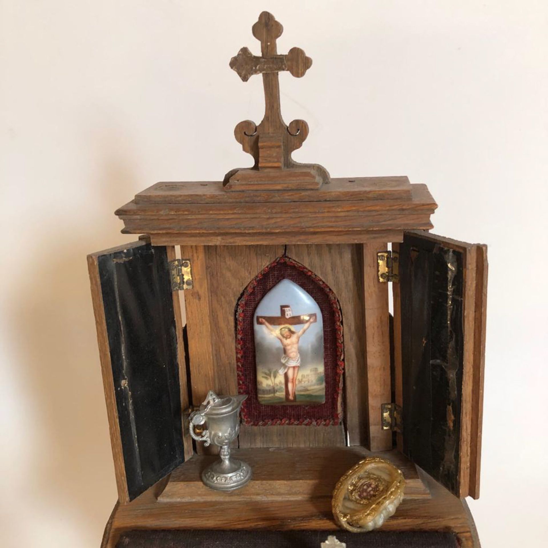 Puppenstuben-Altar (Kinderaltar), sehr schön und Heiligenbild, H: 27 cm, mit schönen Utensilien - Bild 6 aus 6
