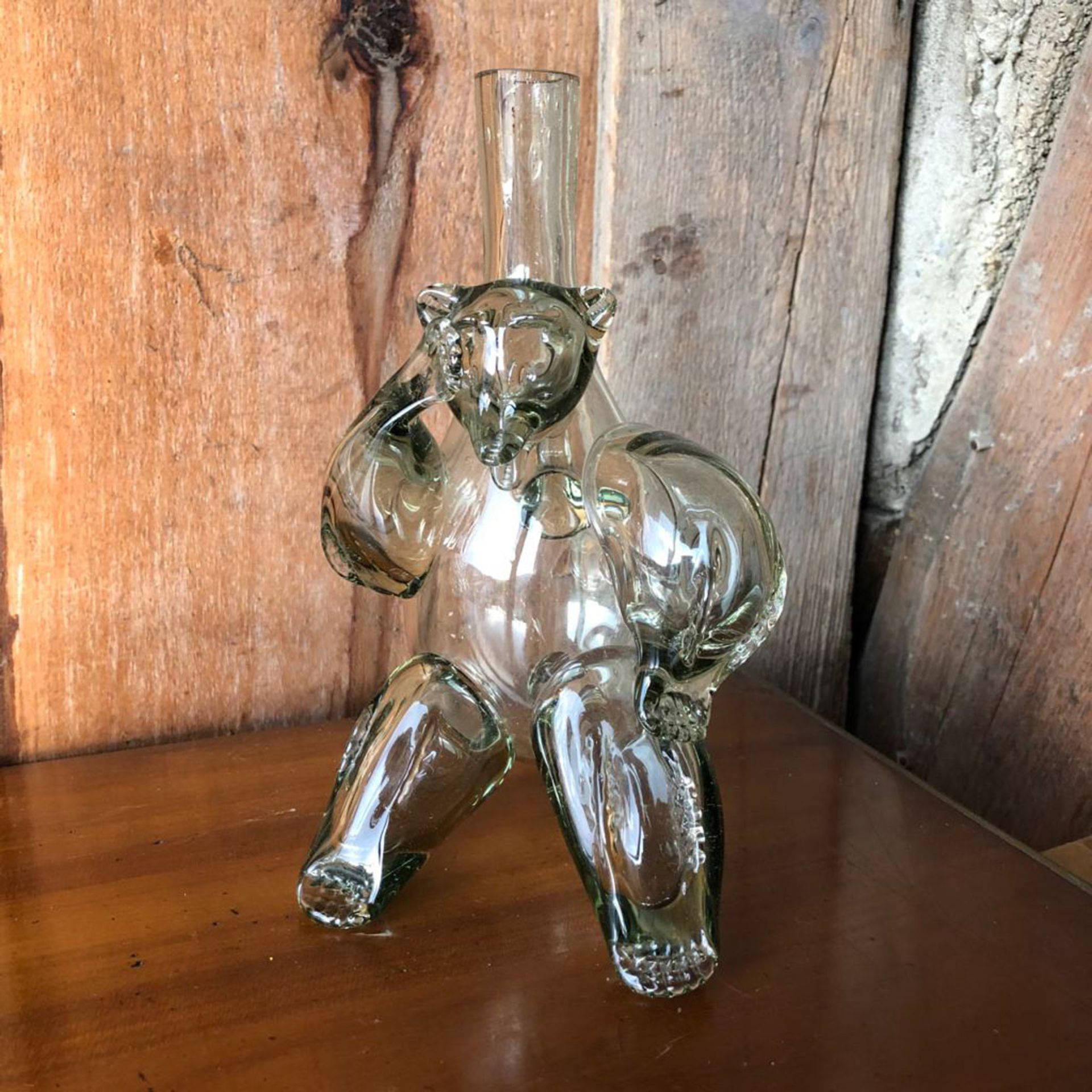 Glasflasche, Bärmotiv, uralt, mundgeblasen, H: 21 cm