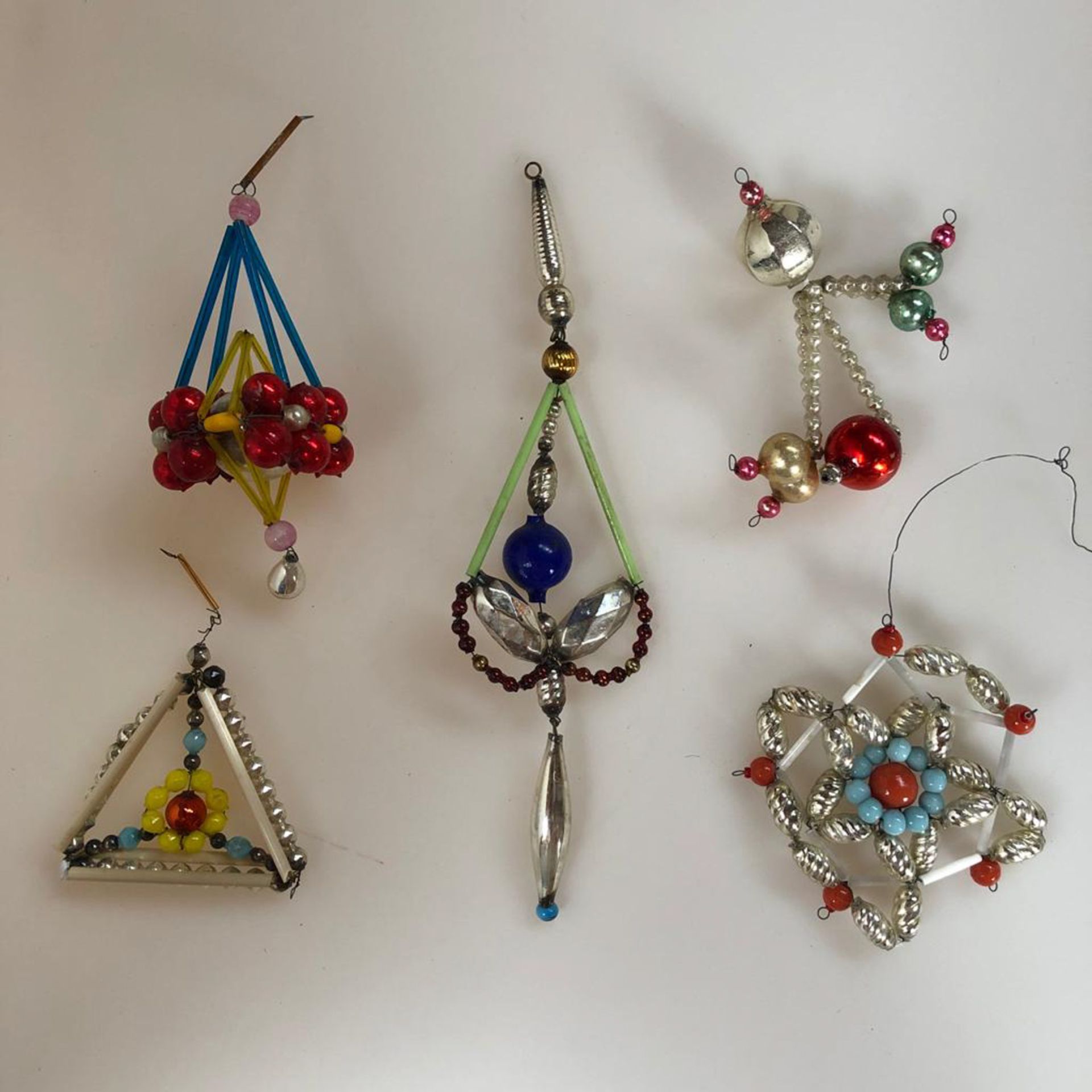 Christbaumschmuck, Gablonz, 5 verschiedene Ornamente, zw. 9 und 19 cm