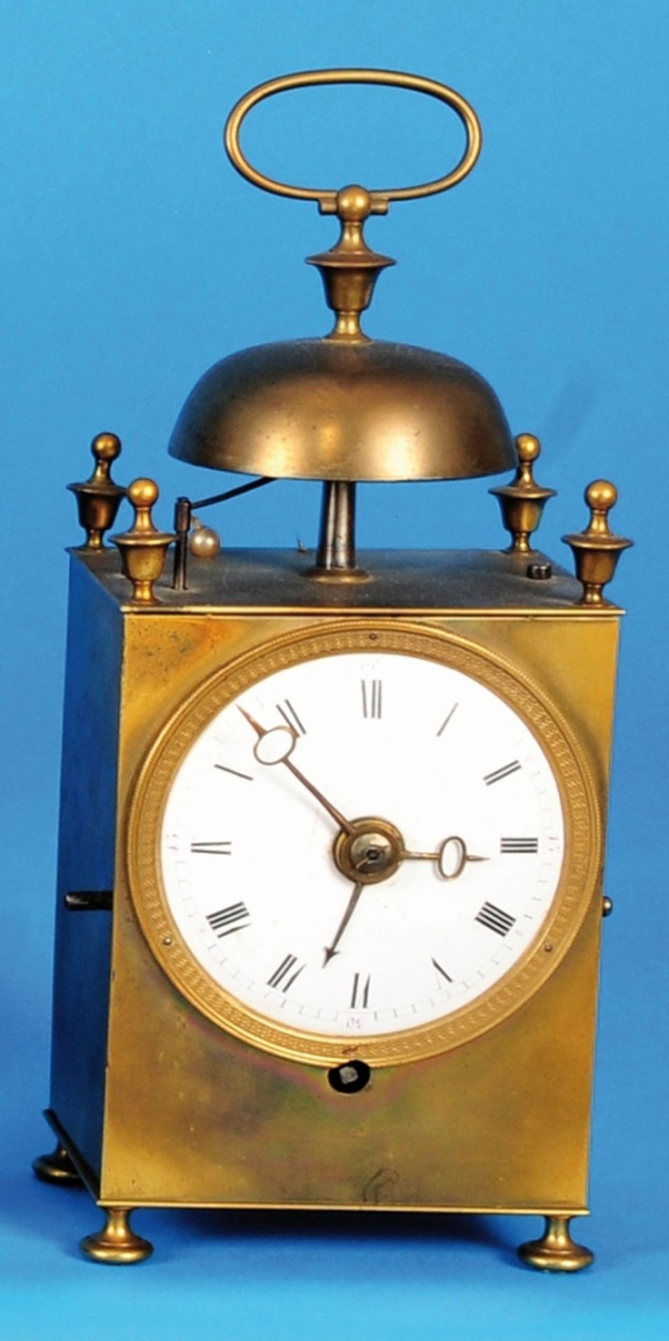 Small capucine with alarm clock via pulley winding system