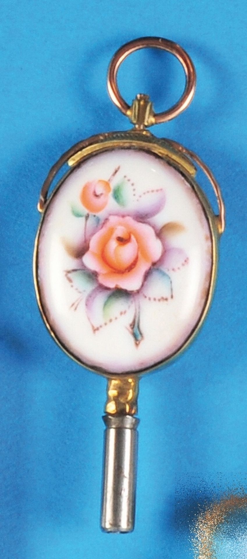 Gold enamel pocket watch key, both sides with oval enamel medallions with colourful floral decoratio