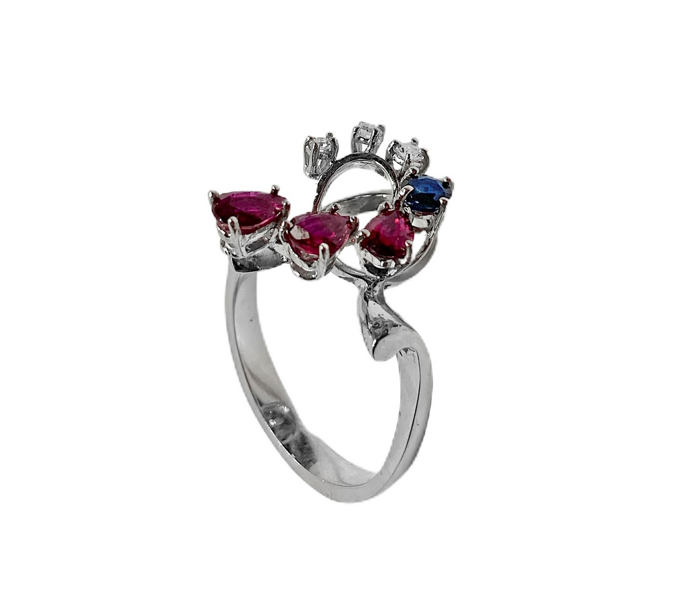 White gold ring with 3 rubies, 1 blue sapphire and 3 brilliants - Image 5 of 5