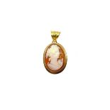 Pendentif with cameo and yellow gold