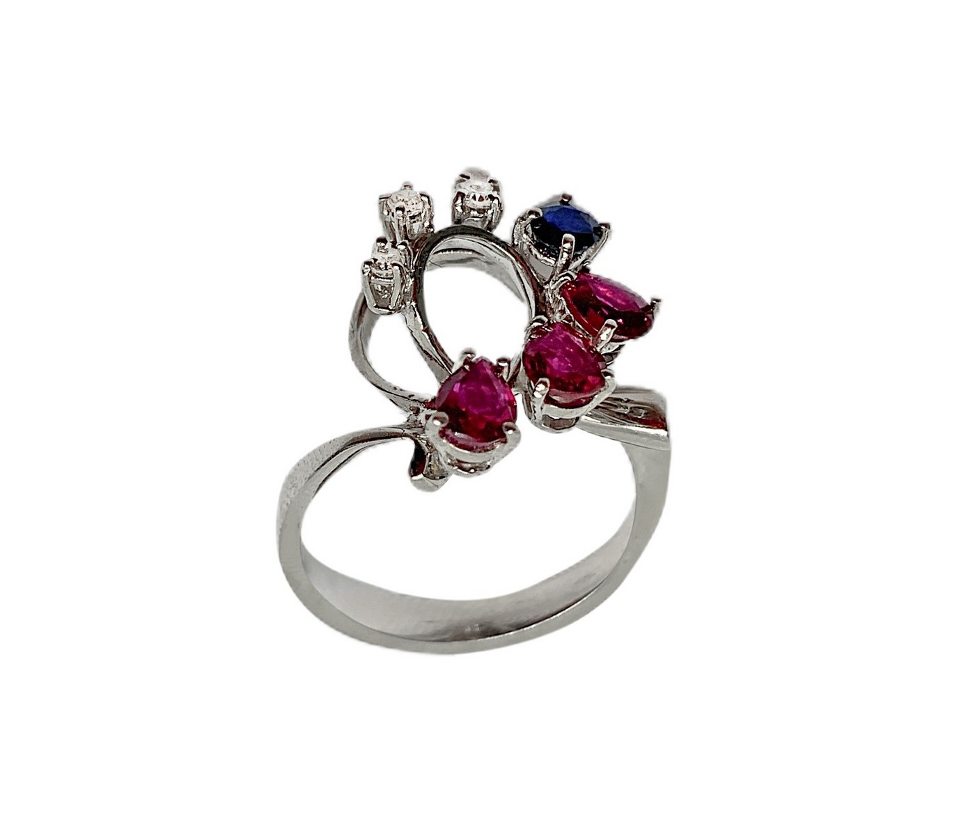 White gold ring with 3 rubies, 1 blue sapphire and 3 brilliants - Image 3 of 5