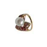 Pinky red gold ring with pearl and ruby flakes