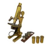 F.lli Koristka - Golden metal microscope, with various accessories, 20th century