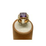 Red gold ring with amethyst and diamond shards