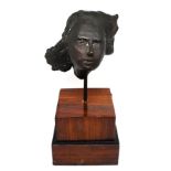 Dino Cunsolo (Biancavilla 1944) - Head of a woman in bronze