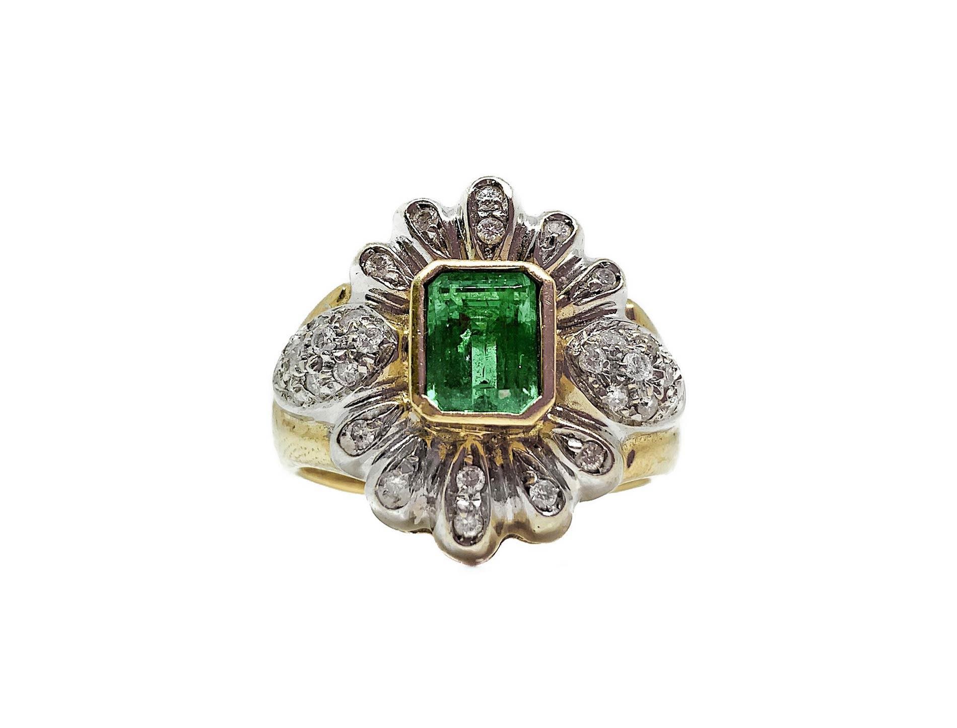 Ring in yellow gold, diamonds and emeralds - Image 2 of 6