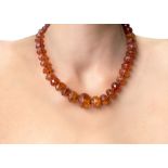 Simeto amber necklace with gold susta