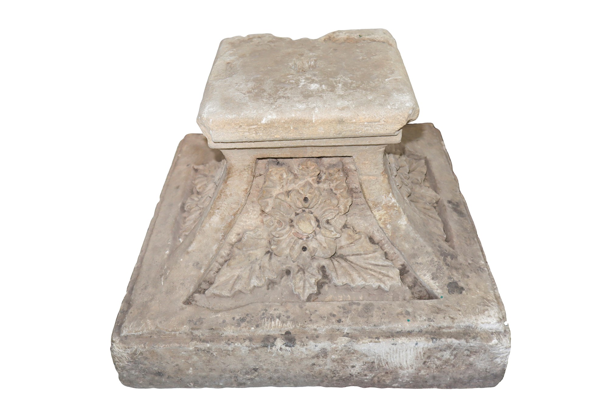 White stone plinth with flower decorations on the sides, XVIII century - Image 2 of 5