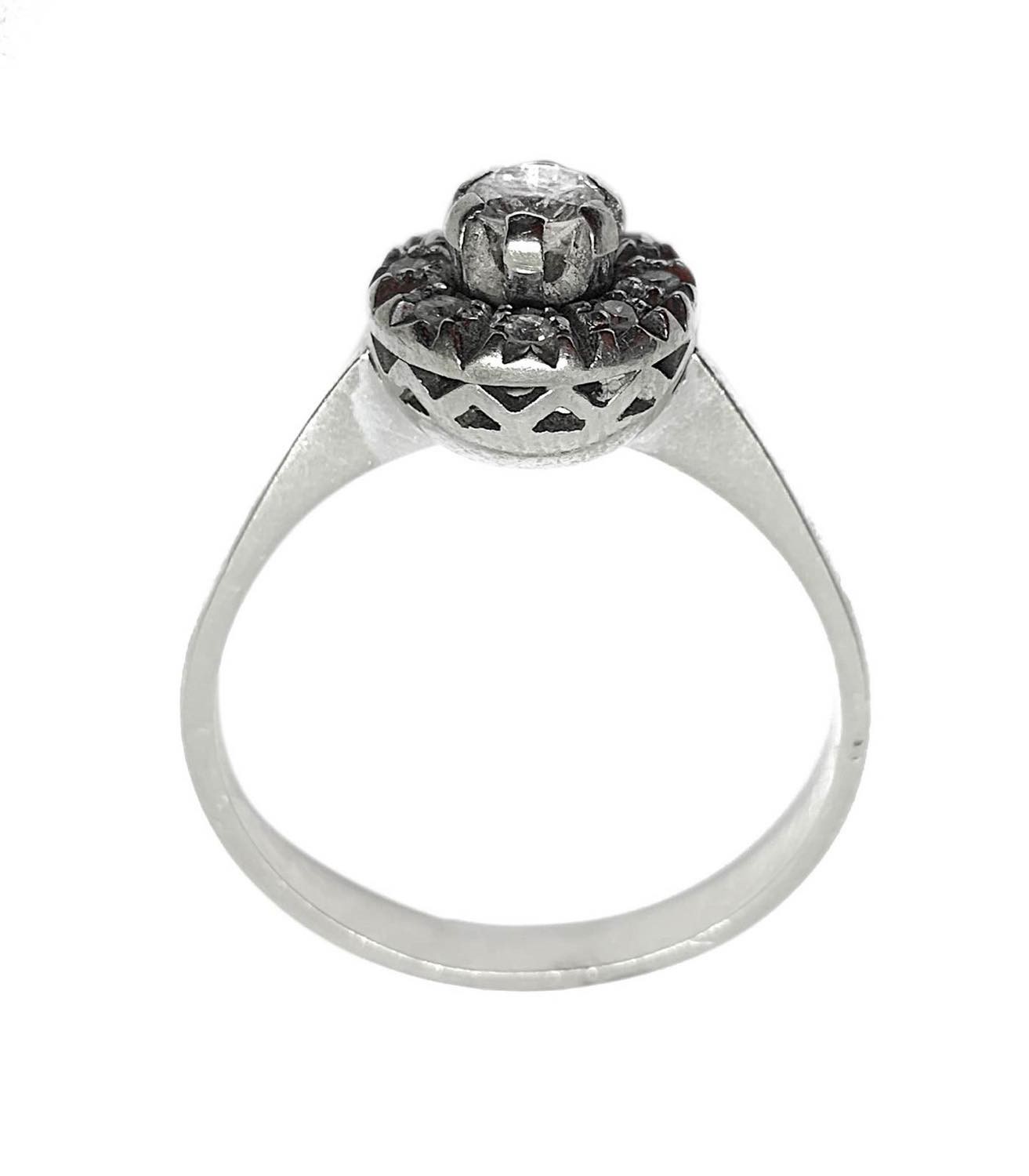 White gold rosette ring