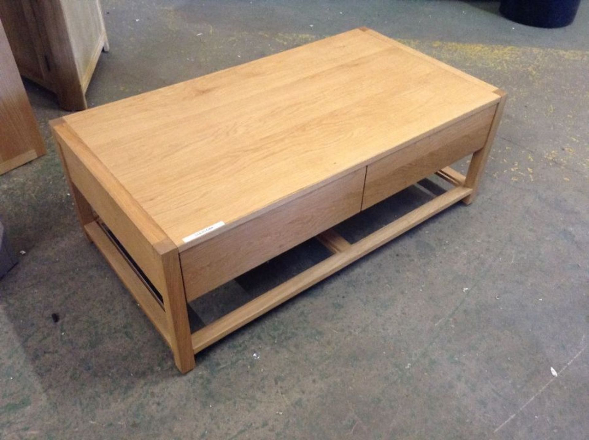 OAK COFFEE TABLE(GLUE MARK)