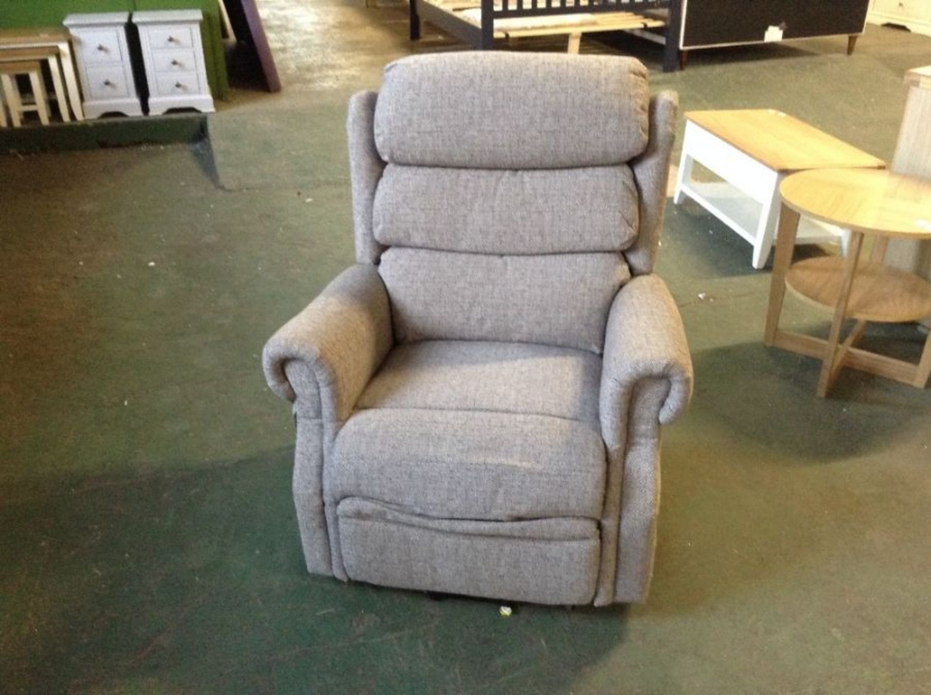 GREY RISE AND RECLINE CHAIR (DAMAGED)