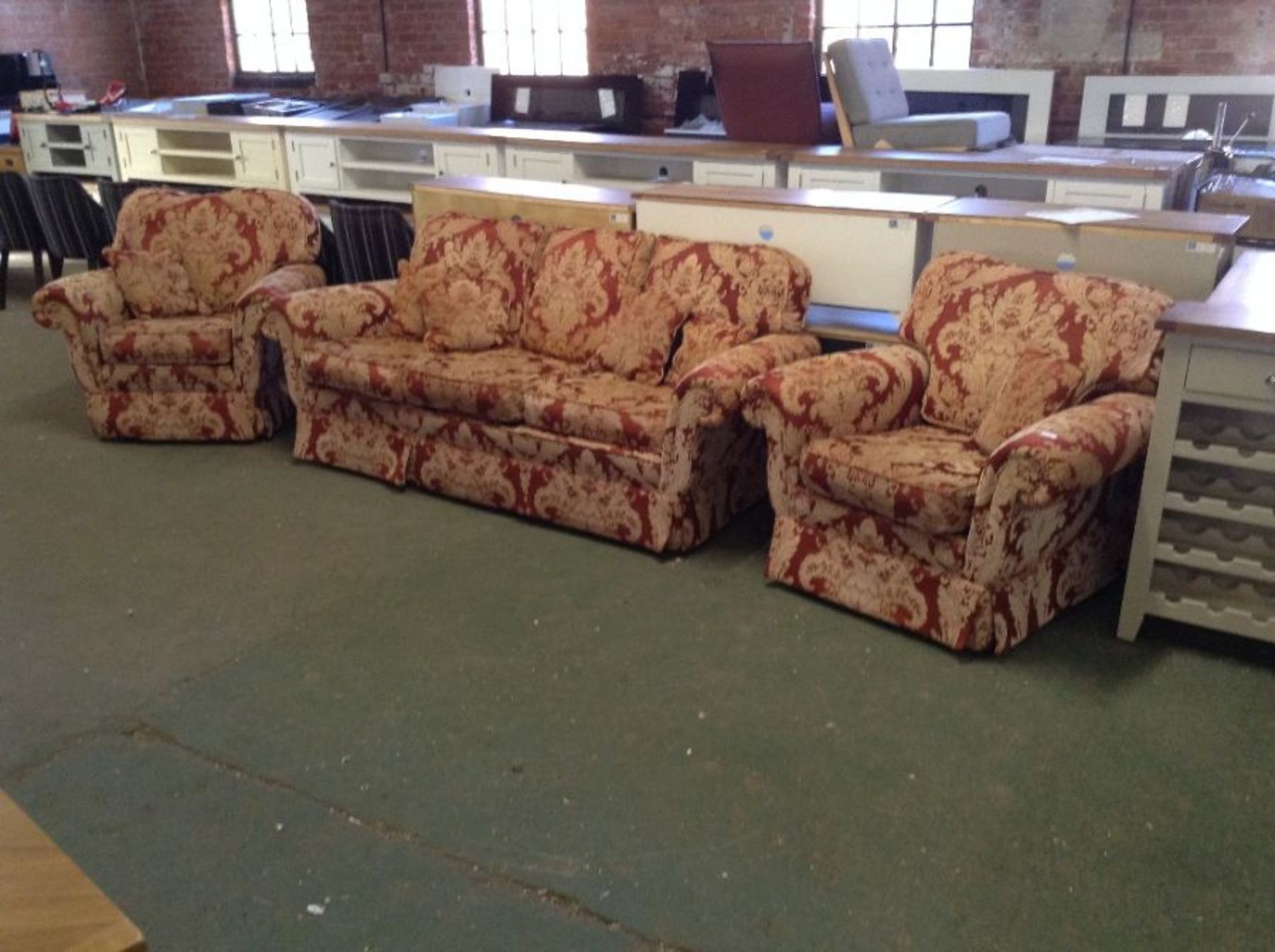 RED AND GOLD FLORAL PATTERNED 3 SEATER AND 2 X CHA