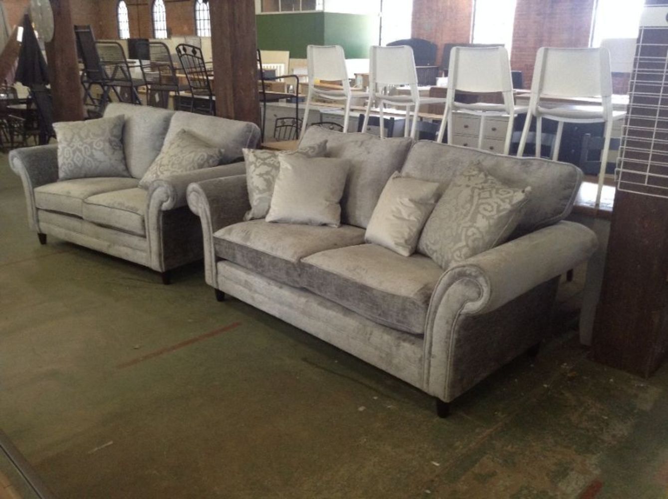 Modern & Antique Furniture Auction inc Top High Street Brands