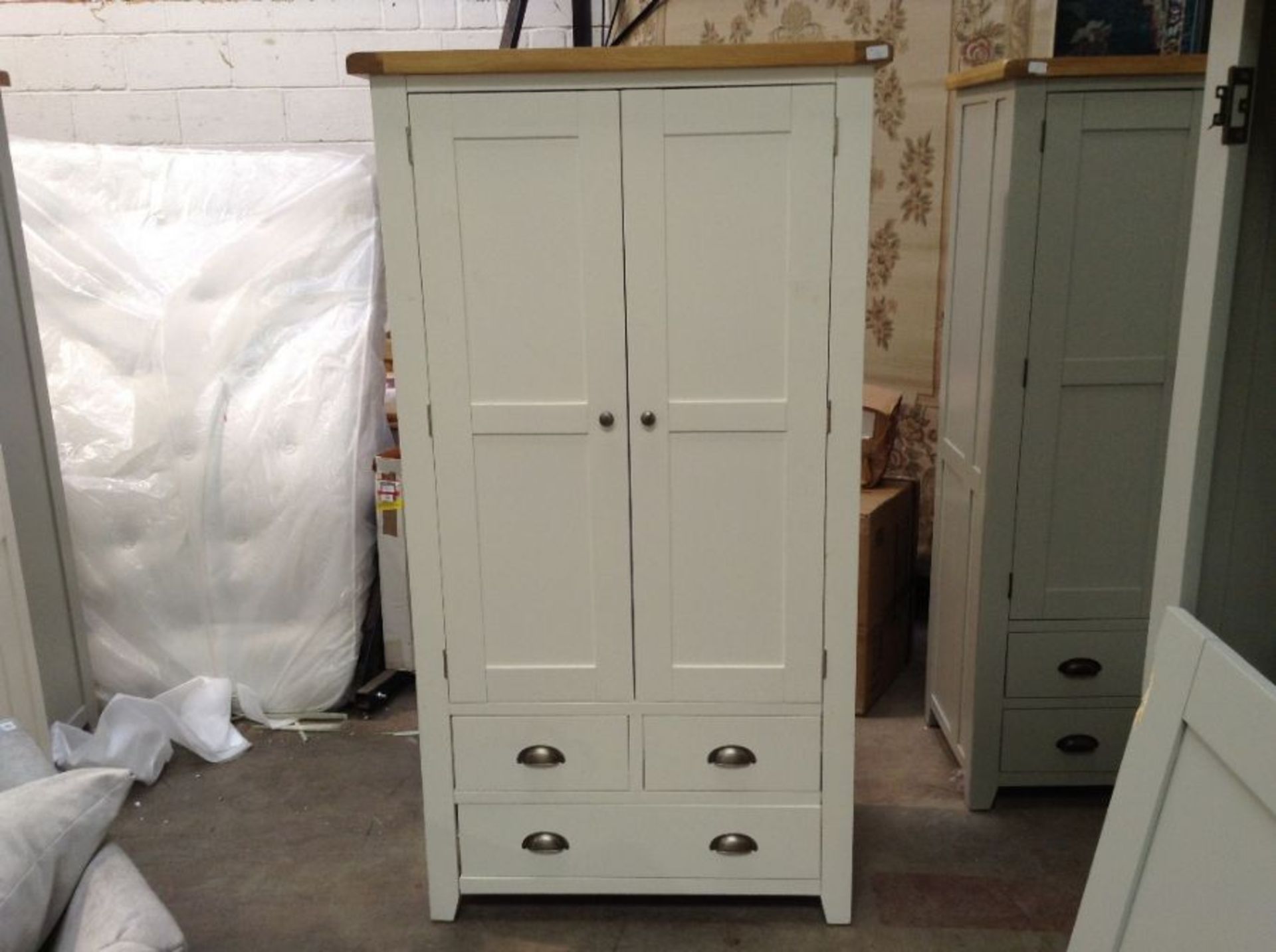 Hampshire White Painted Oak Large Larder Unit (V/1