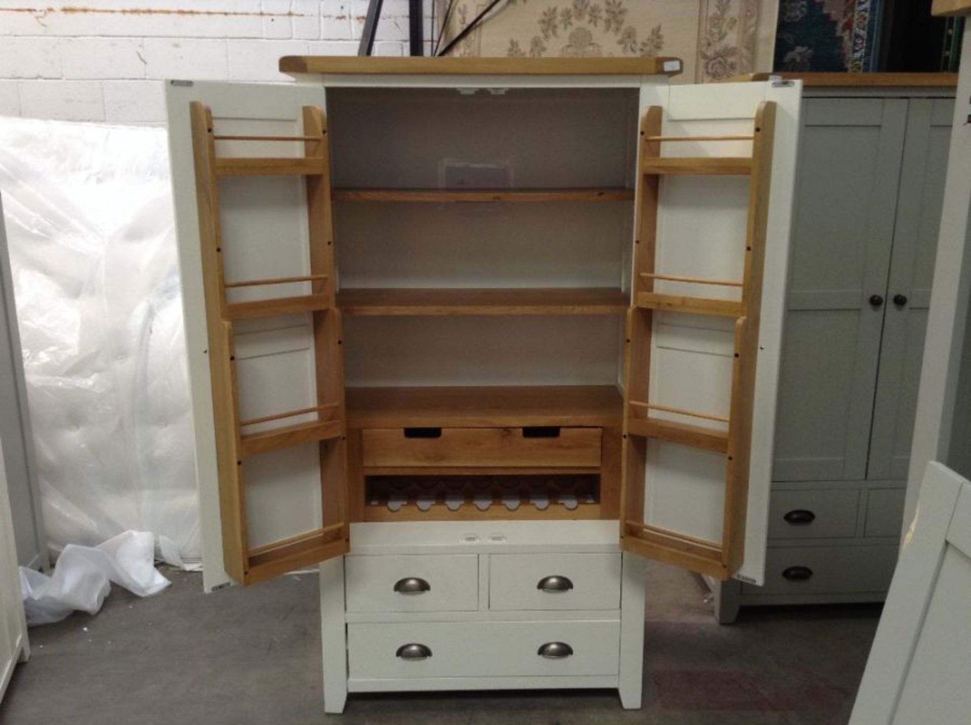 Hampshire White Painted Oak Large Larder Unit (V/1 - Image 2 of 5